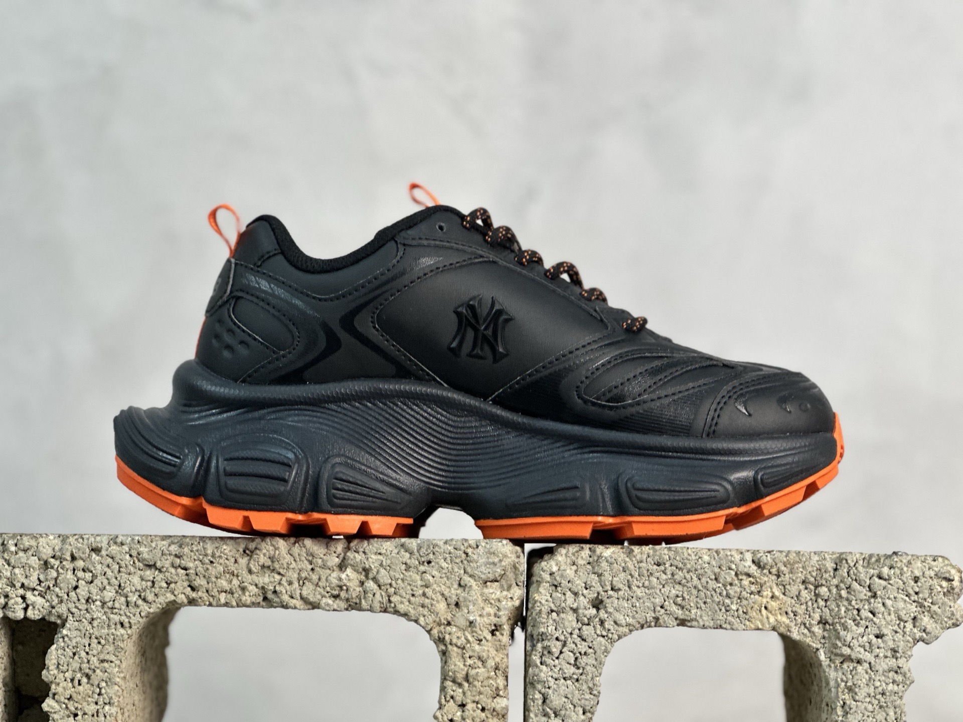 💰190 放店私                                                                           正单版 网红爆款 MLB Winner Chunky NB 低帮休闲凉鞋 原厂防伪吊牌 尺码：35.5 36 36.5 37.5 38 38.5 39 40 40.5 41 42 42.5 43 44 44.5 45