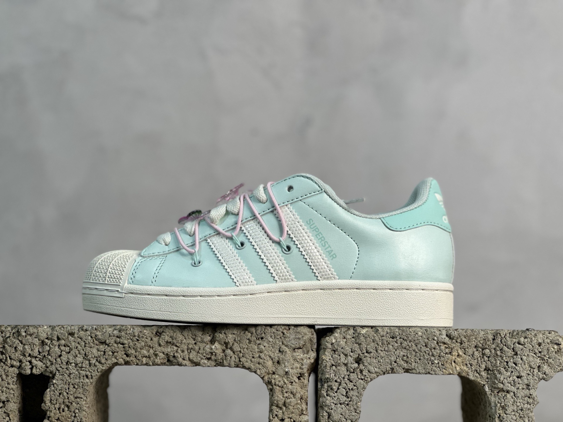 DE💰140 放店私

头层 平台专供 adidas originals Superstar 2 白绿

货号：JR1333
尺码：35.5 36 36.5 37.5 38 38.5 39 40