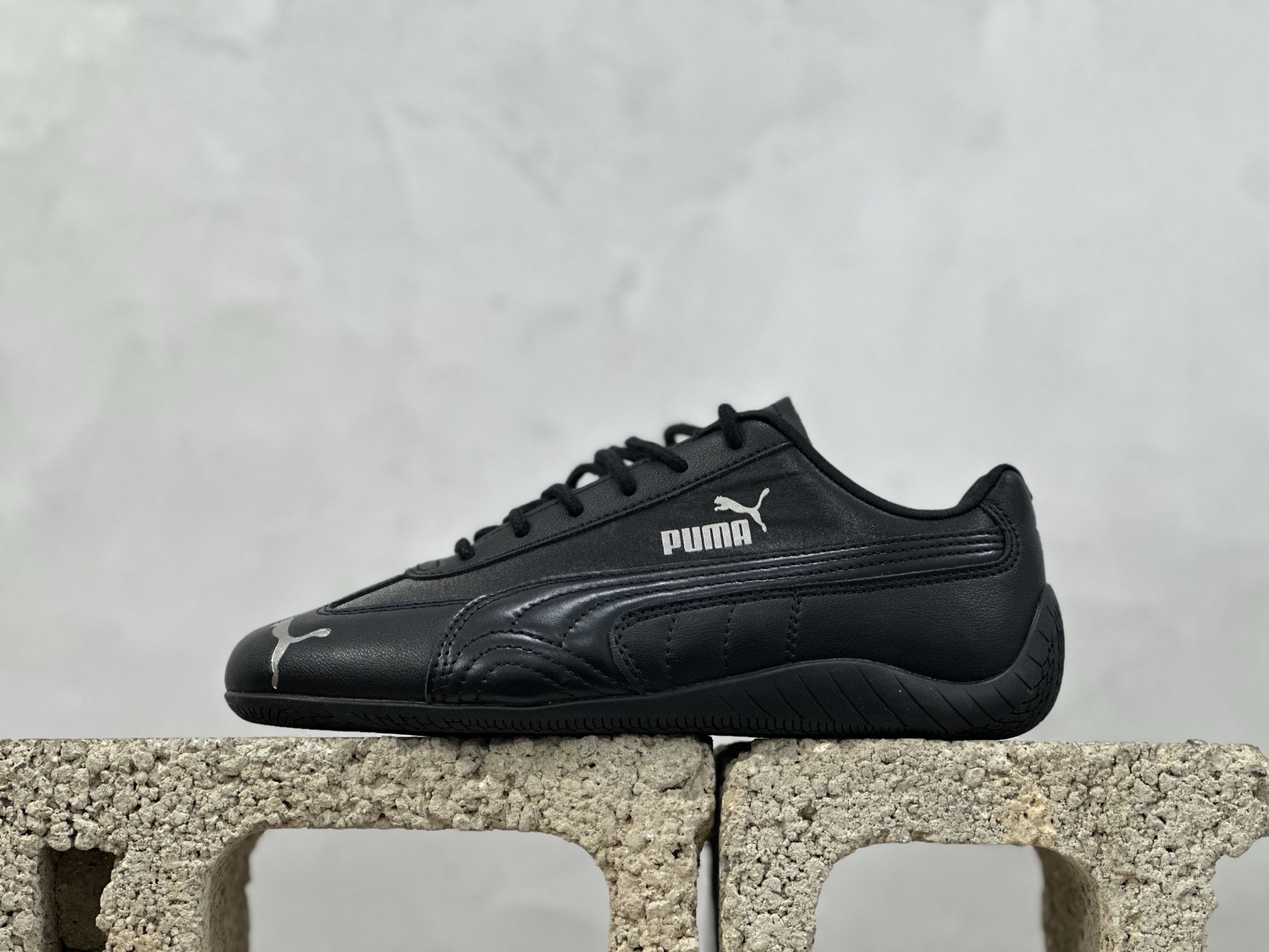 ZG💰140 放店私
PUMA 赛车鞋 性价比天花板 指令单已排满 Puma专业户 二次成型“猛帮”成型工艺 真拼接鞋面 杜绝杀猪版本 PUMA彪马 Speedcat 系列 全黑

货号：405835-02
尺码：35 36 36.5 37.5 38 38.5 39 40 40.5 41 42 42.5 43 44 44.5 45