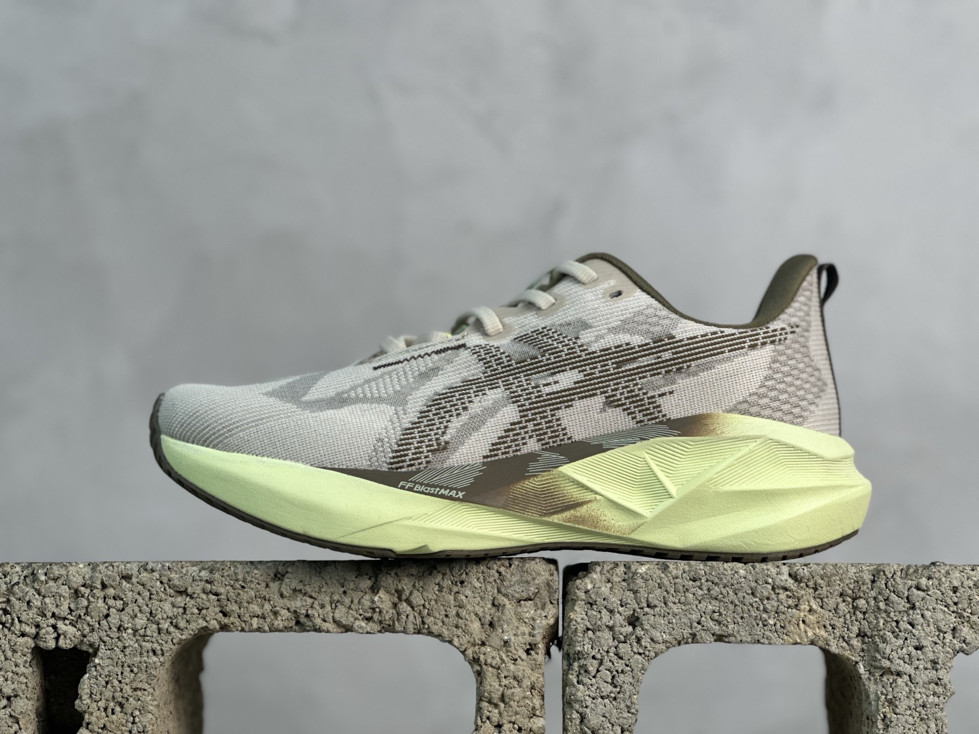 放店私 平台跑量版 亚瑟士/Asics Novavlast 5新星执行者5代系列低帮轻量化厚底有氧运动慢跑鞋 #采用人体工学一体式轻质贾卡双层编织鞋面材质 #全掌FF BLAST PLUS ECO轻量高能回弹泡棉材料中底 #AHAR橡胶,兼顾抓地及耐久性底片❗️