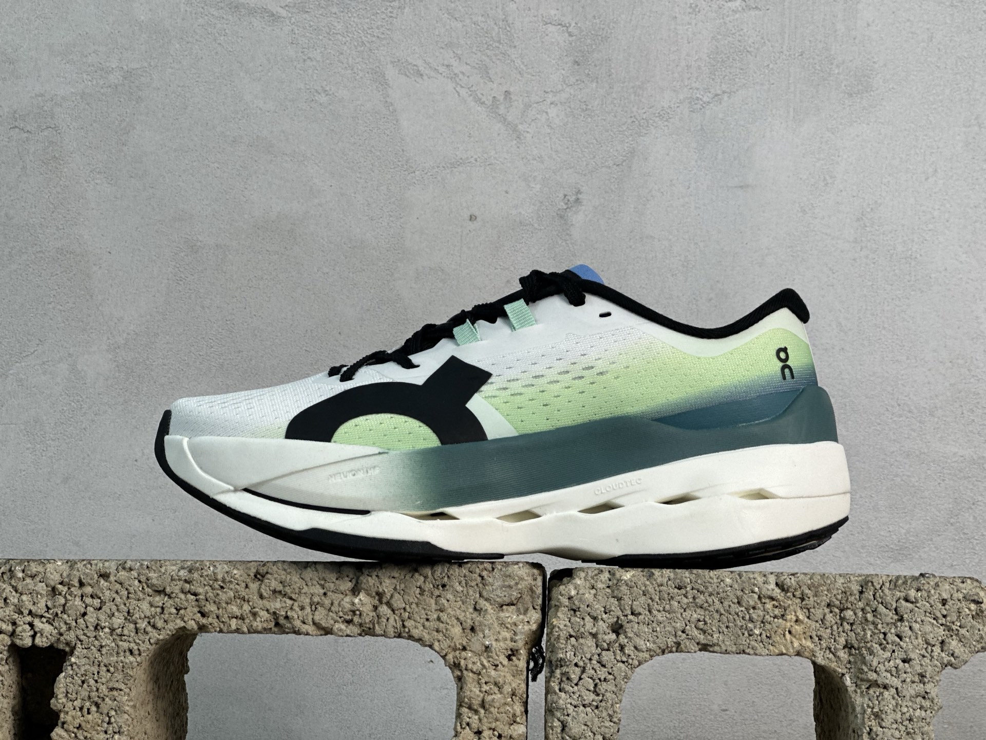 💰190 放店私
On昂跑 cloudboom max 系列舒适时尚透气支撑马拉松跑步鞋
#升级原楦原纸版开发版型
#采用半透明轻量化纱网热熔面料材质
#搭载双层Helion™泡棉中底
#外置耐磨防滑橡胶底片❗️
尺码:36 37 38 39 40 41 42 43 44 45