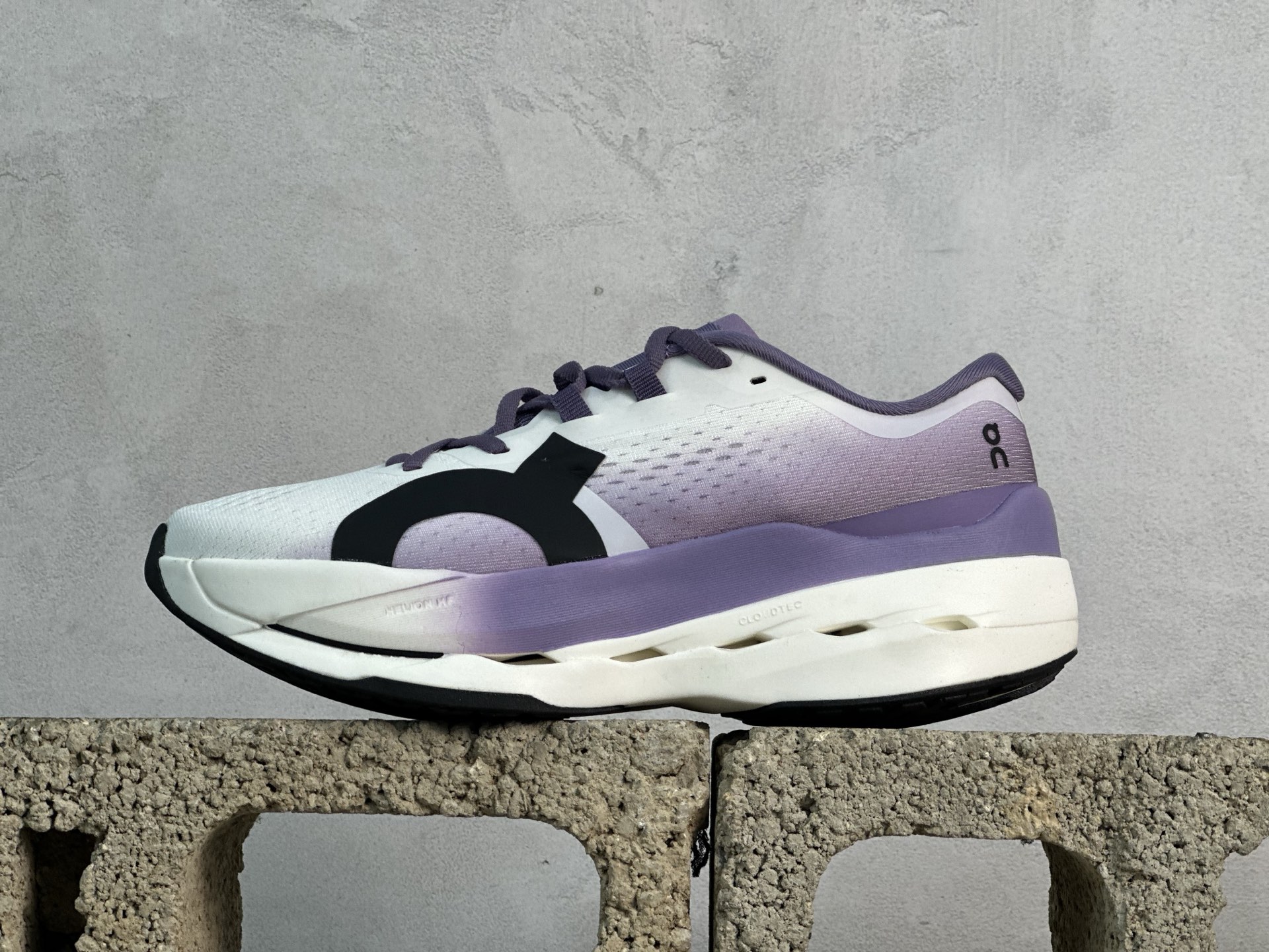 💰190 放店私
On昂跑 cloudboom max 系列舒适时尚透气支撑马拉松跑步鞋
#升级原楦原纸版开发版型
#采用半透明轻量化纱网热熔面料材质
#搭载双层Helion™泡棉中底
#外置耐磨防滑橡胶底片❗️
尺码:40 41 42 43 44 45