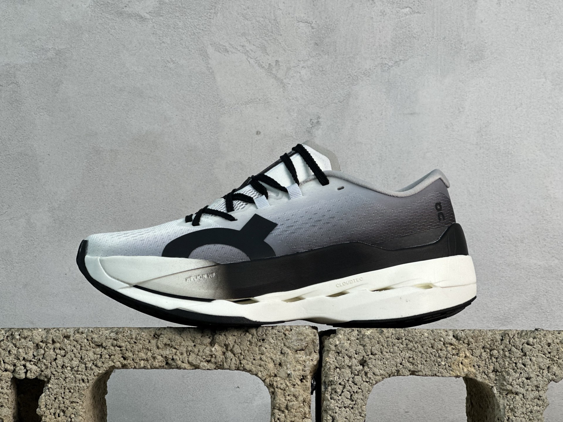 💰190 放店私
On昂跑 cloudboom max 系列舒适时尚透气支撑马拉松跑步鞋
#升级原楦原纸版开发版型
#采用半透明轻量化纱网热熔面料材质
#搭载双层Helion™泡棉中底
#外置耐磨防滑橡胶底片❗️
尺码:36 37 38 39 40 41 42 43 44 45