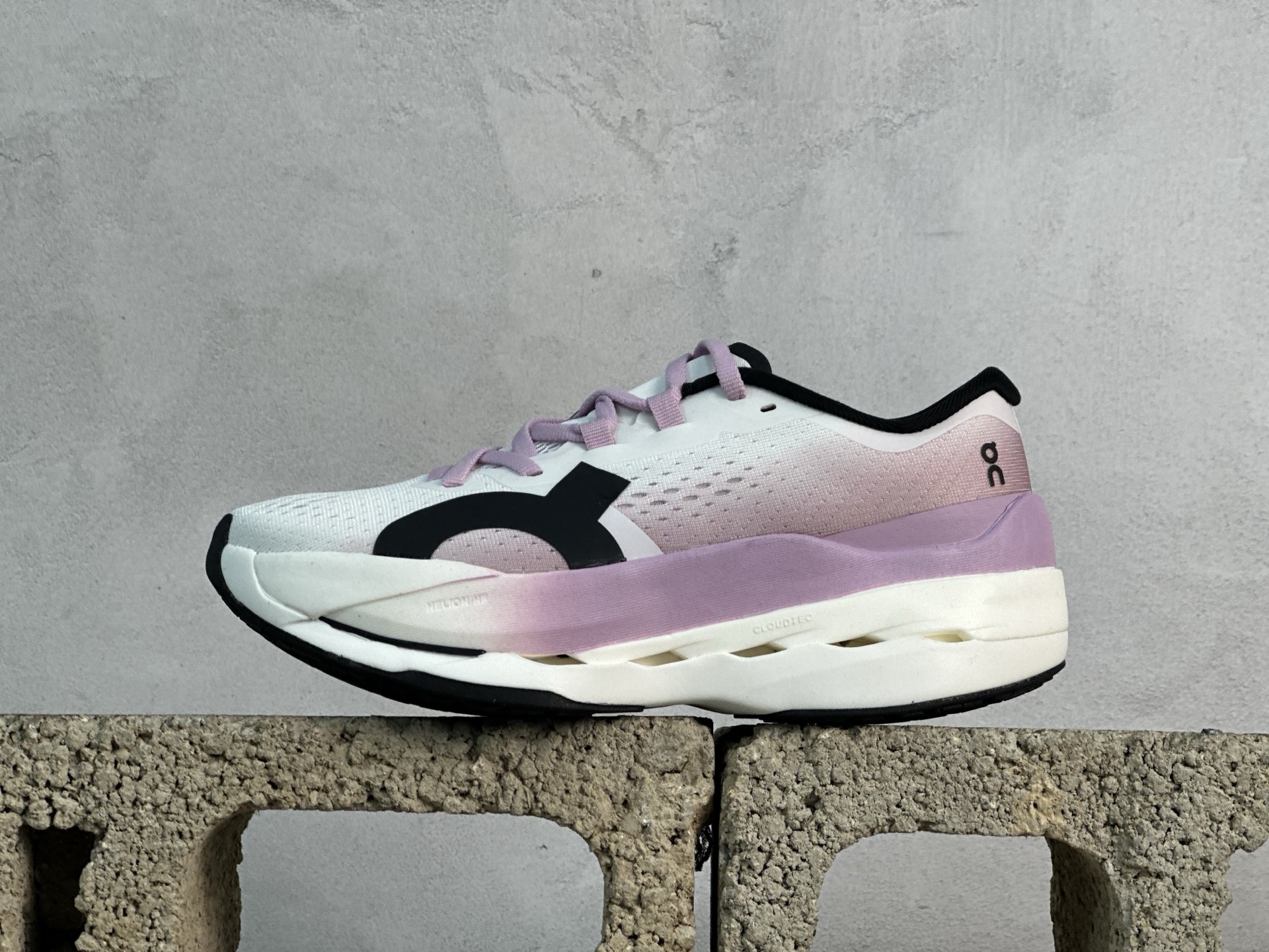 💰190 放店私
On昂跑 cloudboom max 系列舒适时尚透气支撑马拉松跑步鞋
#升级原楦原纸版开发版型
#采用半透明轻量化纱网热熔面料材质
#搭载双层Helion™泡棉中底
#外置耐磨防滑橡胶底片❗️
尺码:36 37 38 39 40