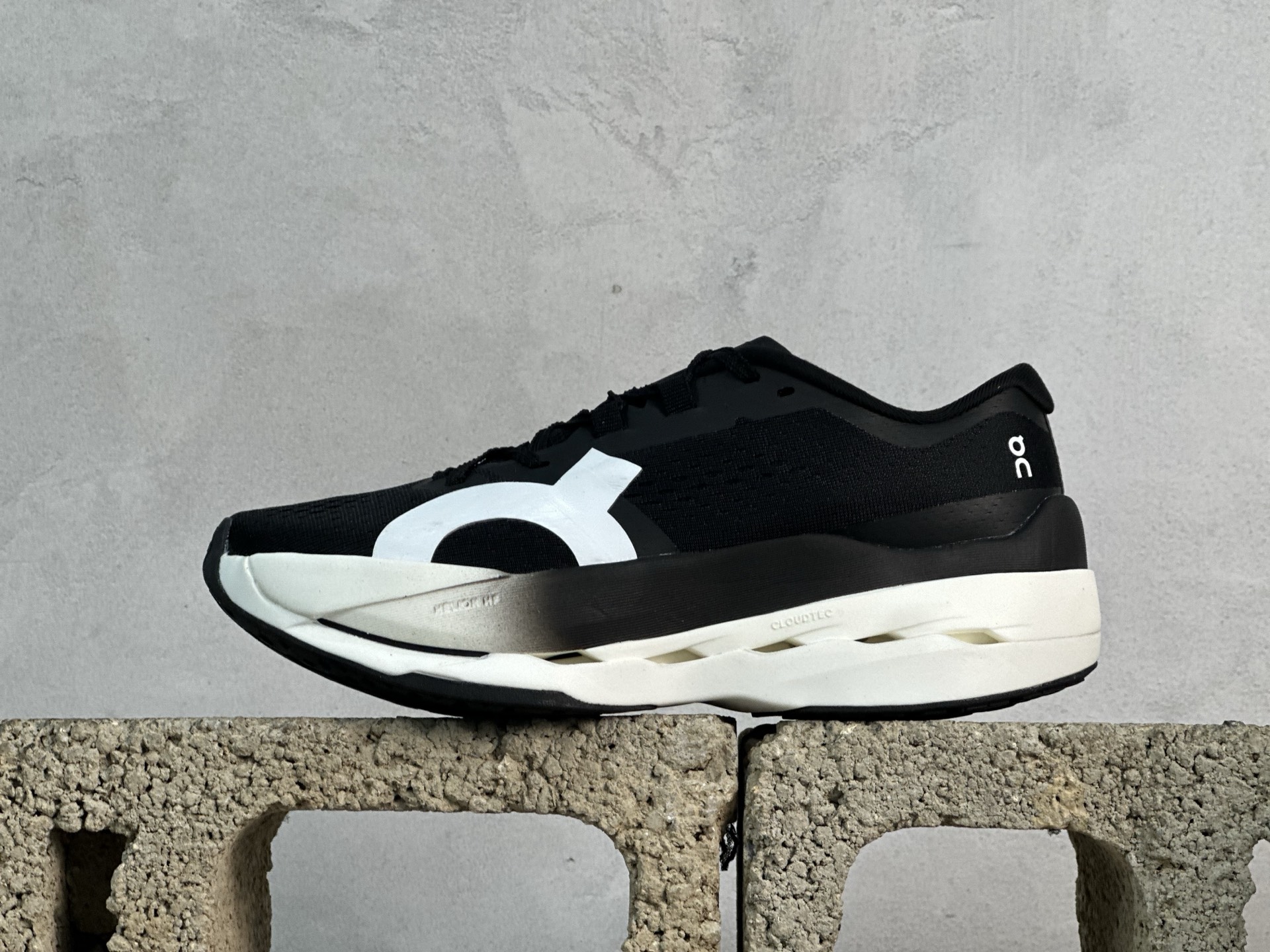 💰190 放店私
On昂跑 cloudboom max 系列舒适时尚透气支撑马拉松跑步鞋
#升级原楦原纸版开发版型
#采用半透明轻量化纱网热熔面料材质
#搭载双层Helion™泡棉中底
#外置耐磨防滑橡胶底片❗️
尺码:36 37 38 39 40 41 42 43 44 45