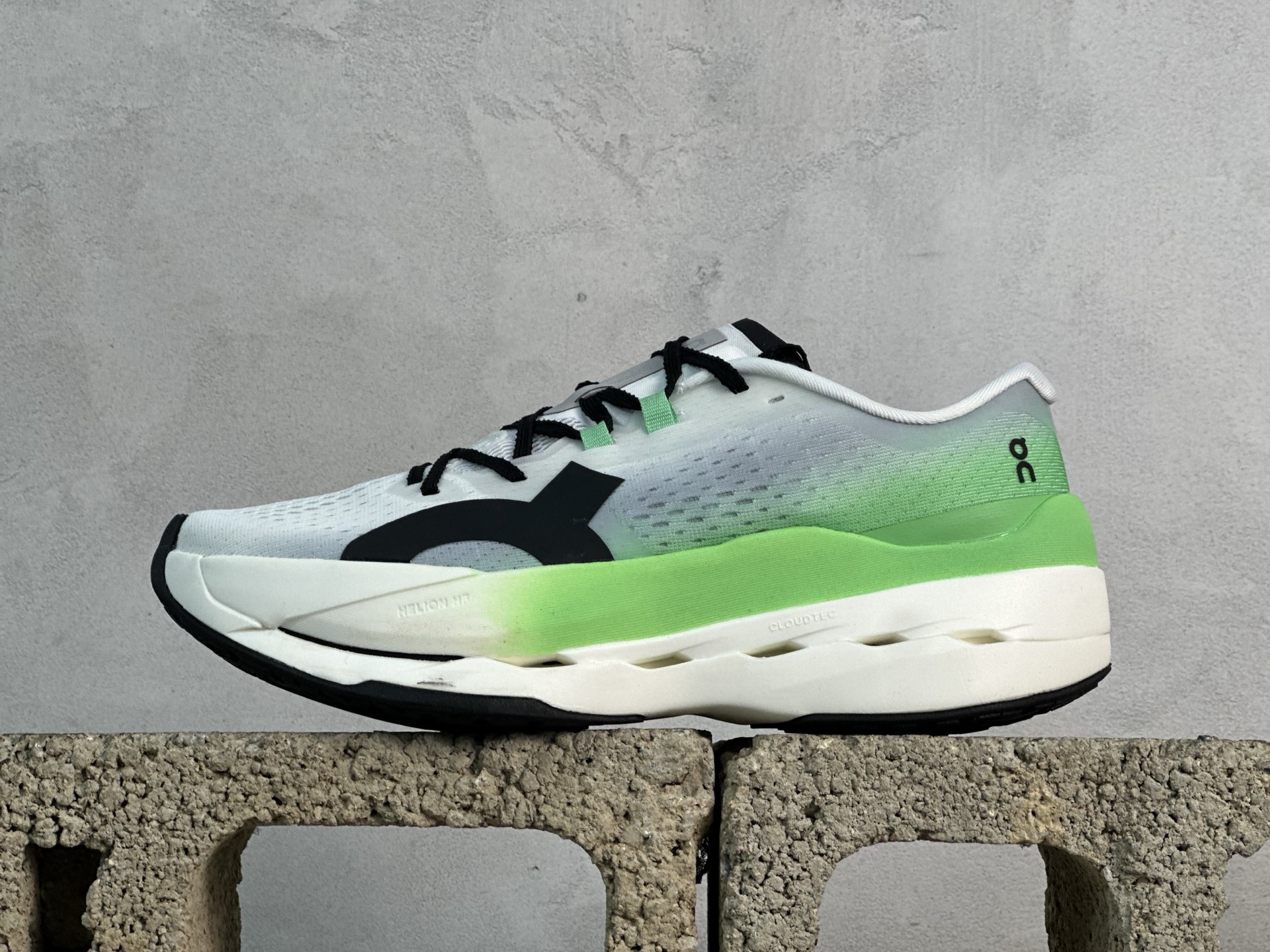 💰190 放店私
On昂跑 cloudboom max 系列舒适时尚透气支撑马拉松跑步鞋
#升级原楦原纸版开发版型
#采用半透明轻量化纱网热熔面料材质
#搭载双层Helion™泡棉中底
#外置耐磨防滑橡胶底片❗️
尺码:36 37 38 39 40