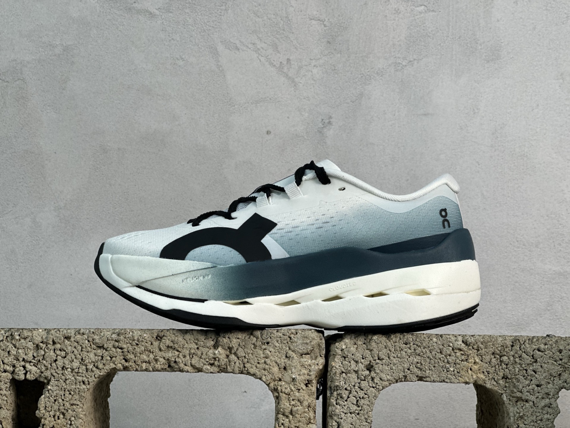 💰190 放店私
On昂跑 cloudboom max 系列舒适时尚透气支撑马拉松跑步鞋
#升级原楦原纸版开发版型
#采用半透明轻量化纱网热熔面料材质
#搭载双层Helion™泡棉中底
#外置耐磨防滑橡胶底片❗️
尺码:36 37 38 39 40 41 42 43 44 45