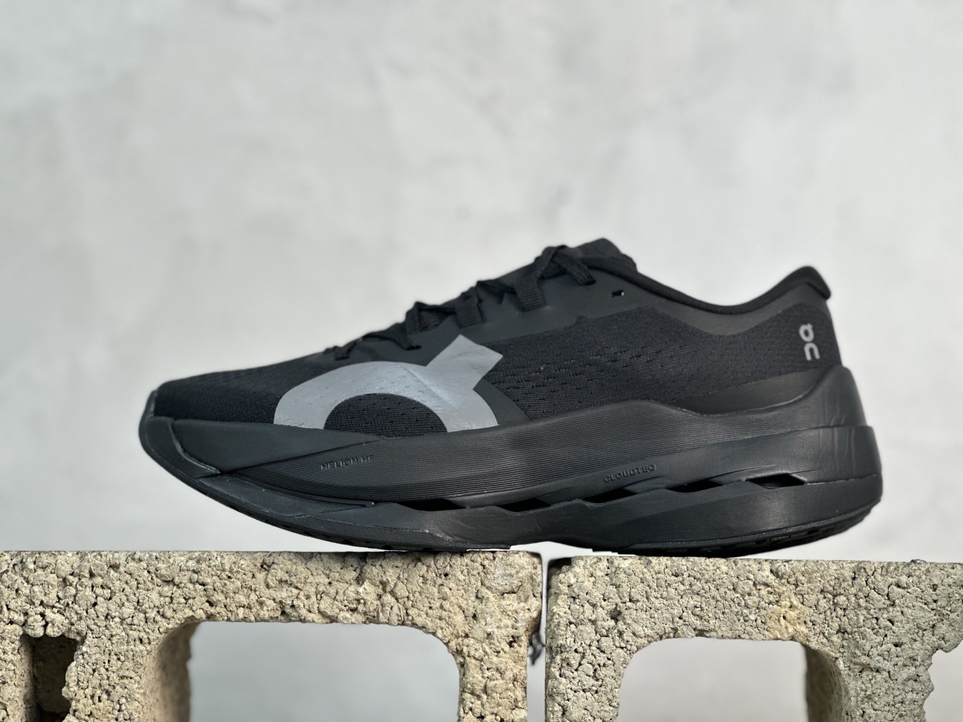 💰190 放店私
On昂跑 cloudboom max 系列舒适时尚透气支撑马拉松跑步鞋
#升级原楦原纸版开发版型
#采用半透明轻量化纱网热熔面料材质
#搭载双层Helion™泡棉中底
#外置耐磨防滑橡胶底片❗️
尺码:36 37 38 39 40 41 42 43 44 45