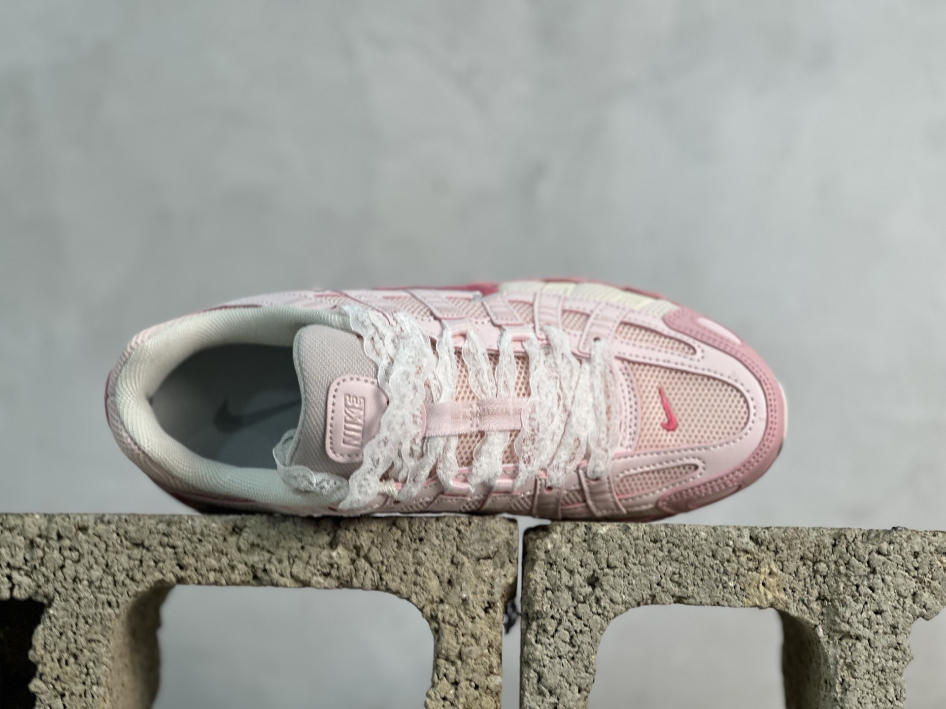 PF💰170 放店私
原鞋开发 原数据档案 Nike P-6000 粉色

货号：CV2209-111
尺码：36 36.5 37.5 38 38.5 39 40 40.5 41