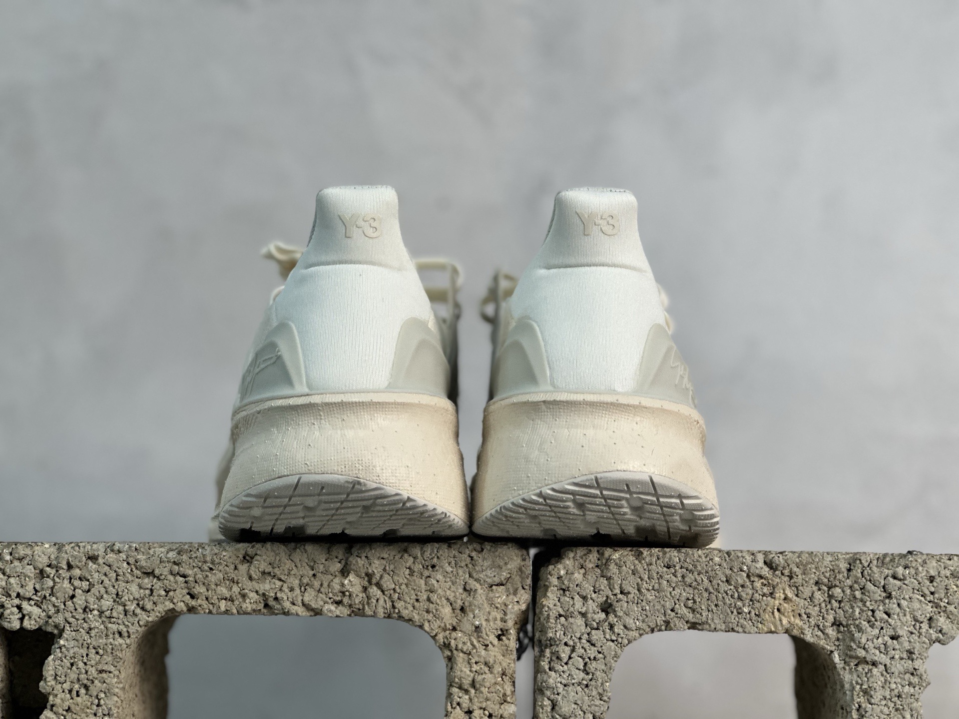 RS💰230 放店私 Y-3 x Adidas Ultraboost 5 JP7439 联名款阿迪达斯新款休闲爆米花跑步鞋
尺码：36 36.5 37 38 38.5 39 40 40.5 41 42 42.5 43 44 44.5 45 46 47 48