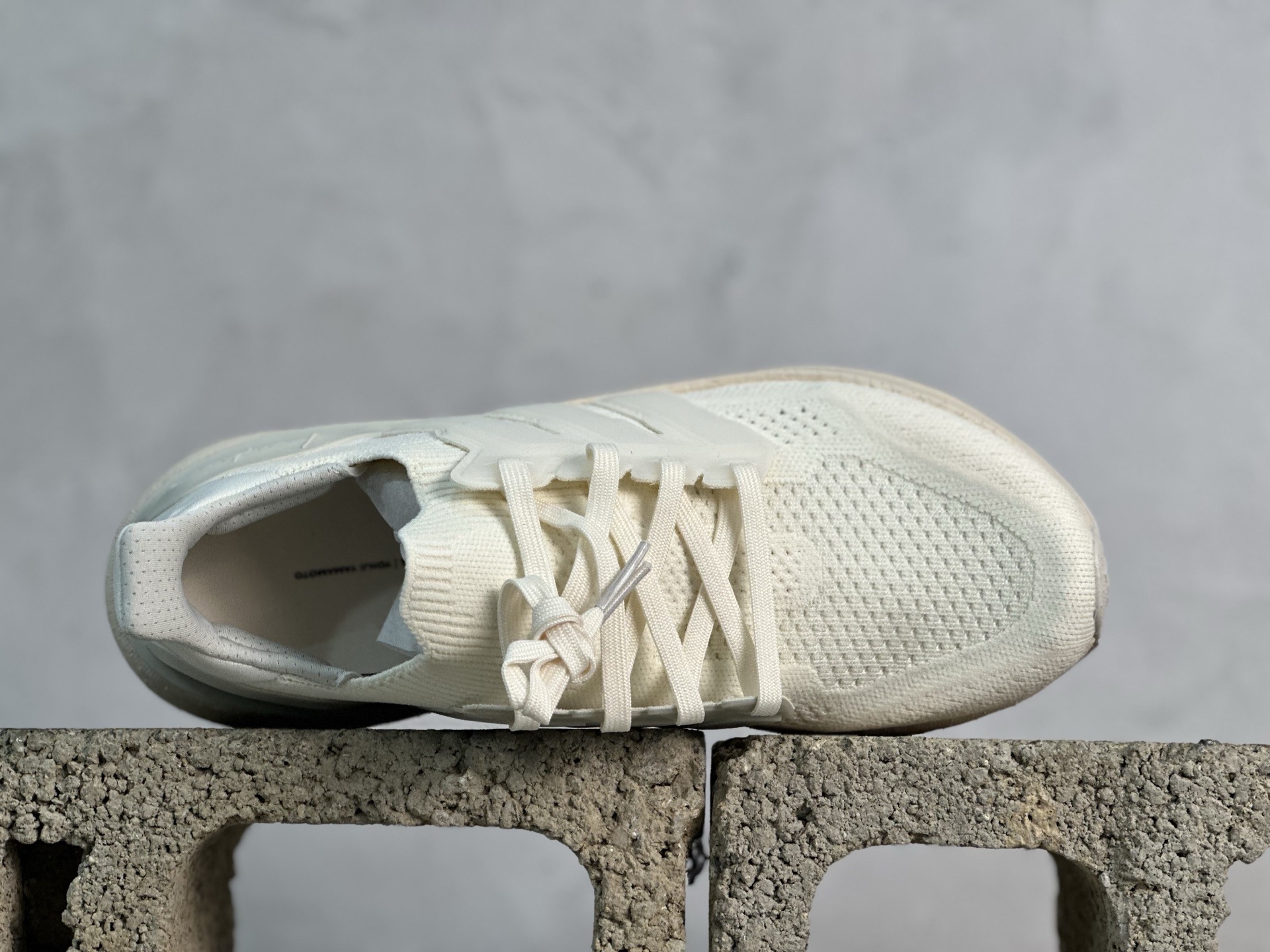 RS💰230 放店私 Y-3 x Adidas Ultraboost 5 JP7439 联名款阿迪达斯新款休闲爆米花跑步鞋
尺码：36 36.5 37 38 38.5 39 40 40.5 41 42 42.5 43 44 44.5 45 46 47 48