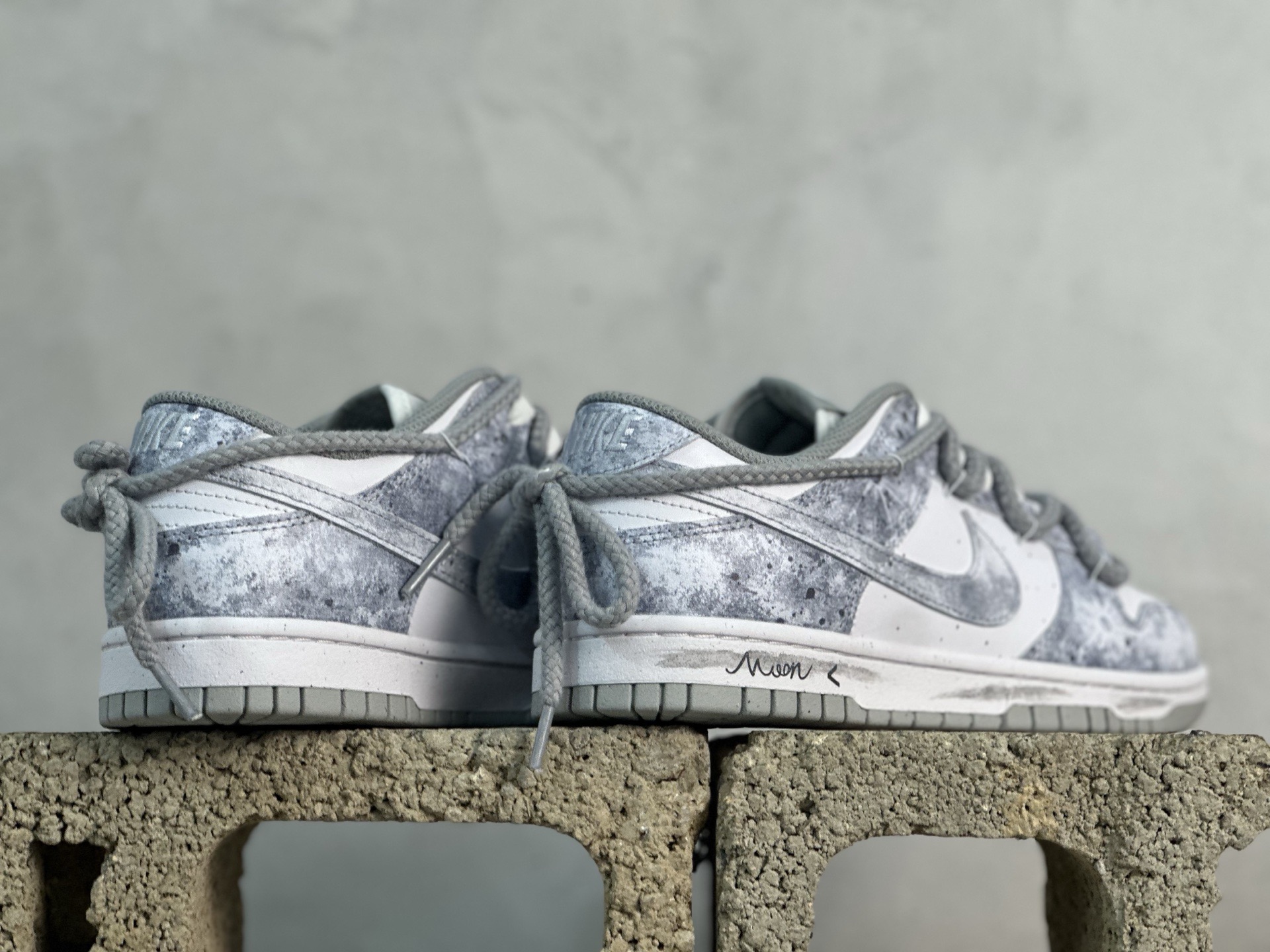 YC💰260 放店私
【定制球鞋】Nike Dunk SB 永夜星河
货号：DD1873-113
尺码：40 40.5 41 42 42.5 43 44 44.5 45 46