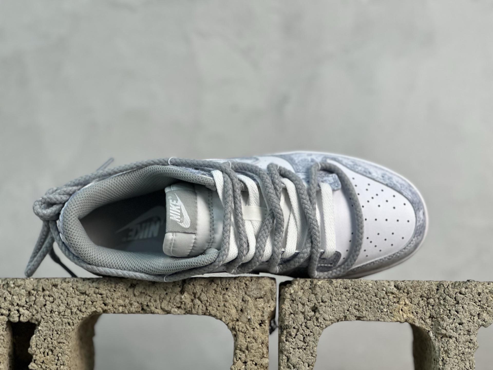 YC💰260 放店私
【定制球鞋】Nike Dunk SB 永夜星河
货号：DD1873-113
尺码：40 40.5 41 42 42.5 43 44 44.5 45 46