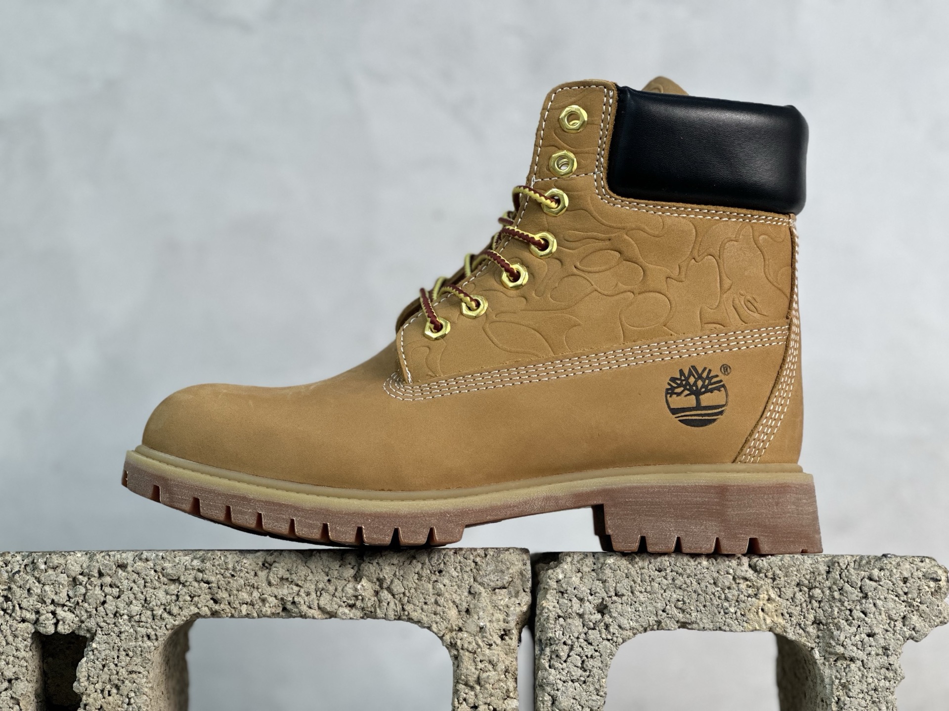 💰300 放店私
莞产外贸代工品质 重磅三方联名A Bathing Ape x Undefeated x Timberland 6 Inch Leather Boots"Camo"添柏岚经典户外6英寸大黄靴“空压猿人迷彩麦黄黑棕”
#升级原厂防伪紫光灯可扫防伪代购包装(附赠官方旗舰店快递加固包装纸壳!!)
#原楦原纸版数据开发版型
#内里采用真皮羊毛里
#原厂宝元注射机#四线电脑车线并齐
#原单进口防水皮料具有抗衡防泼水功能
#原装一致全磨砂皮领口#抗疲劳减震蜂窝PU鞋垫
#轻便防滑橡胶发泡组合底❗️
尺码:35 36 37 38 39 39.5 40 41 41.5 42 43 43.5 44 45