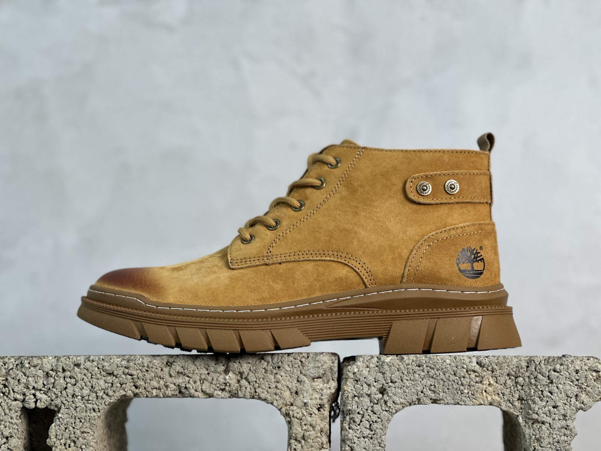 💰220 放店私
Timberland 添柏岚/天伯伦25秋冬必备户外休闲中帮大黄靴
#广东大厂品质 原盒原包装 时尚潮流搭配 面料采用意大利🇮🇹顶级磨砂细纹牛皮 轻质大底 搭配防臭防腐真皮乳胶鞋垫 大底到五金都是代工厂原材料制作 同原版固特异永不开胶工艺 好货不杀猪 首单质量严格把控 全网独家首发 品质毋庸置疑 全套官网统一包装 给您完美的穿着体验 质量考究耐穿 型男必备 专治不帅 高品质脚感一流 今年冬季防寒户外专用 日常随意搭配
货号:TB99248
尺码:39 40 41 42 43 44(标准码)