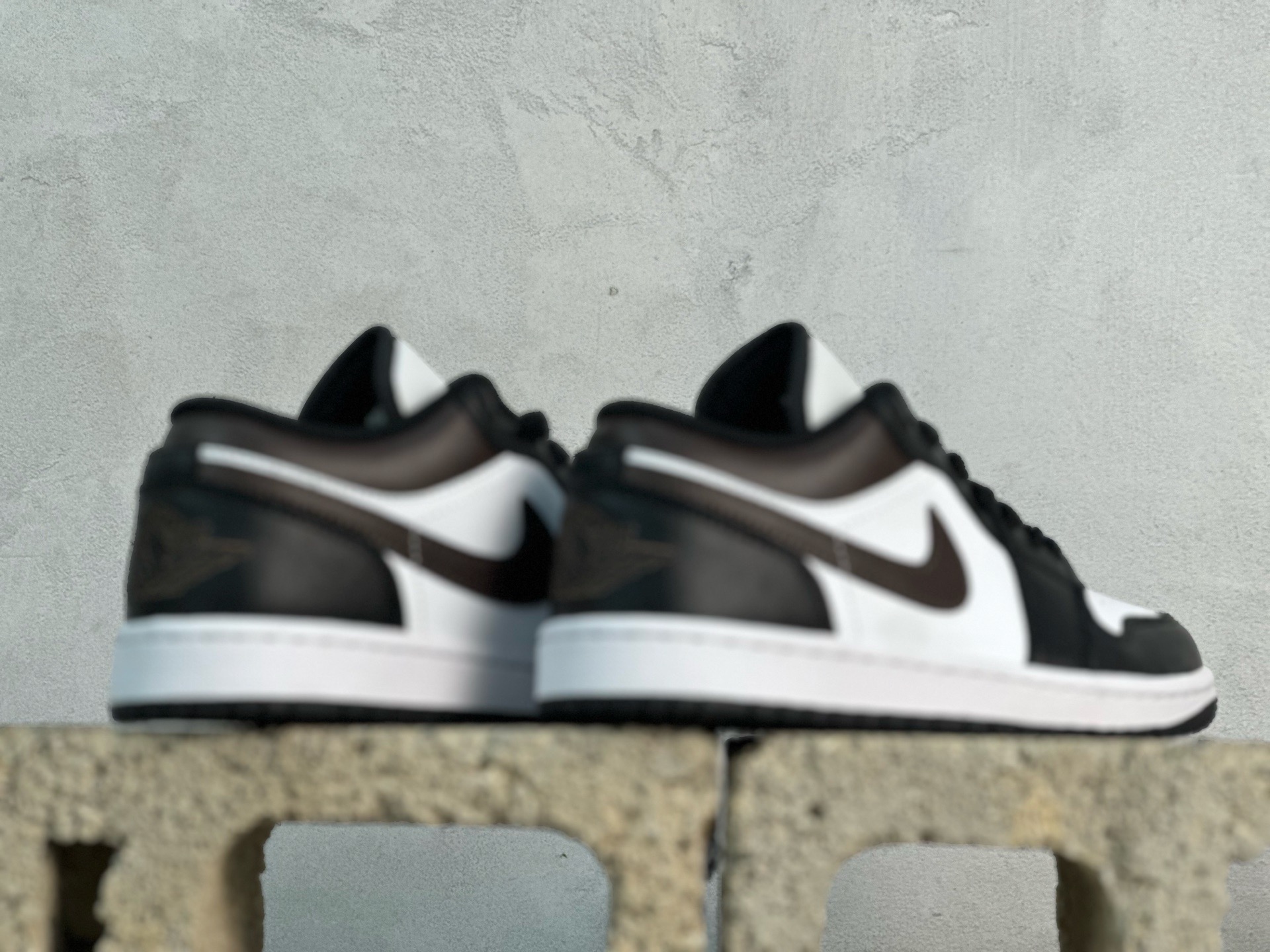 DT💰220 放店私 
Air Jordan 1 Low AJ1 乔1黑巧色 低帮文化休闲板鞋 IO3393-010
#市售最高品质 原鞋开发 大厂代工流水线打造 公司货既视感 细节随意对比
尺码：40 40.5 41 42 42.5 43 44 44.5 45 46