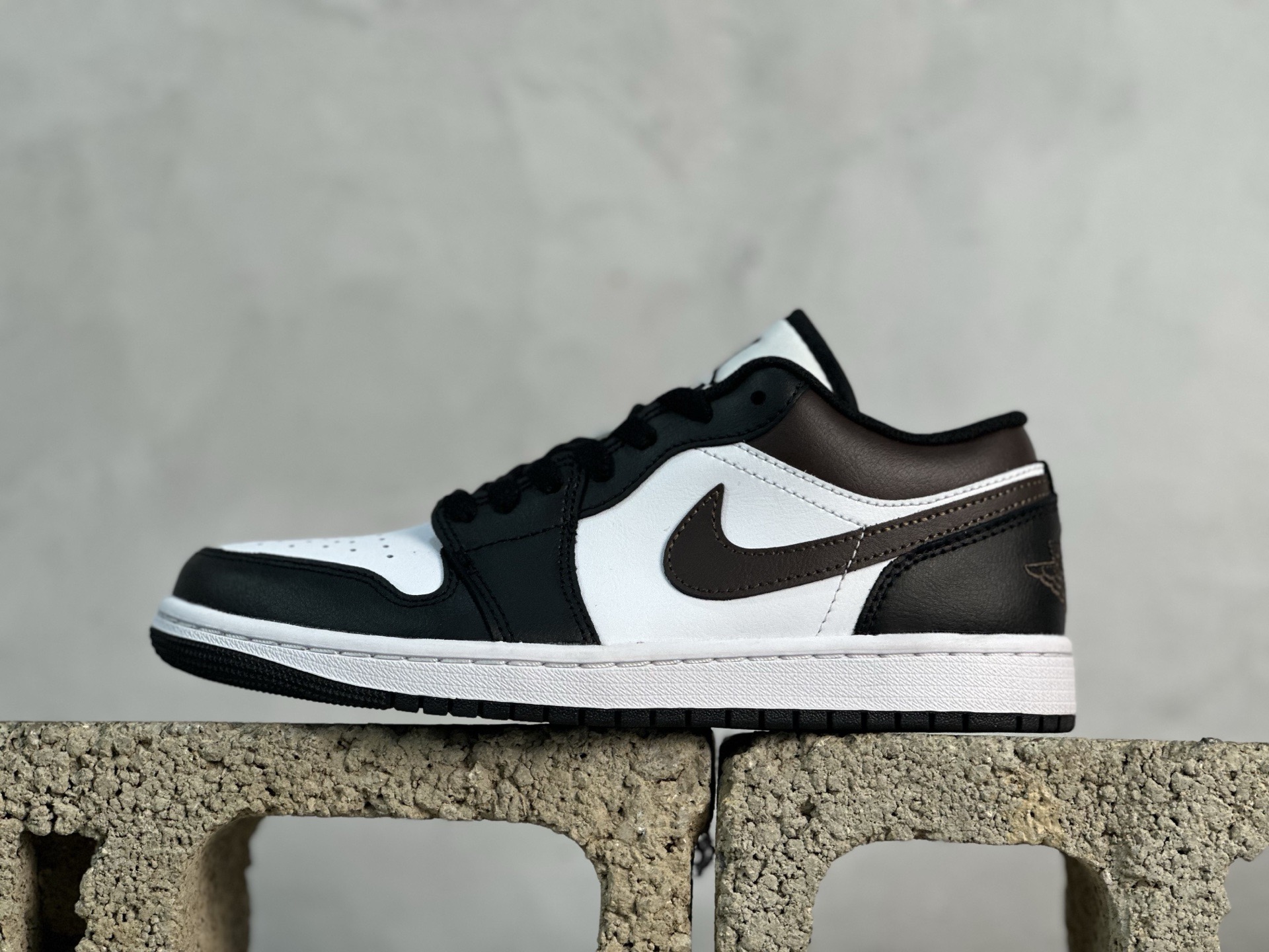 DT💰220 放店私 
Air Jordan 1 Low AJ1 乔1黑巧色 低帮文化休闲板鞋 IO3393-010
#市售最高品质 原鞋开发 大厂代工流水线打造 公司货既视感 细节随意对比
尺码：40 40.5 41 42 42.5 43 44 44.5 45 46