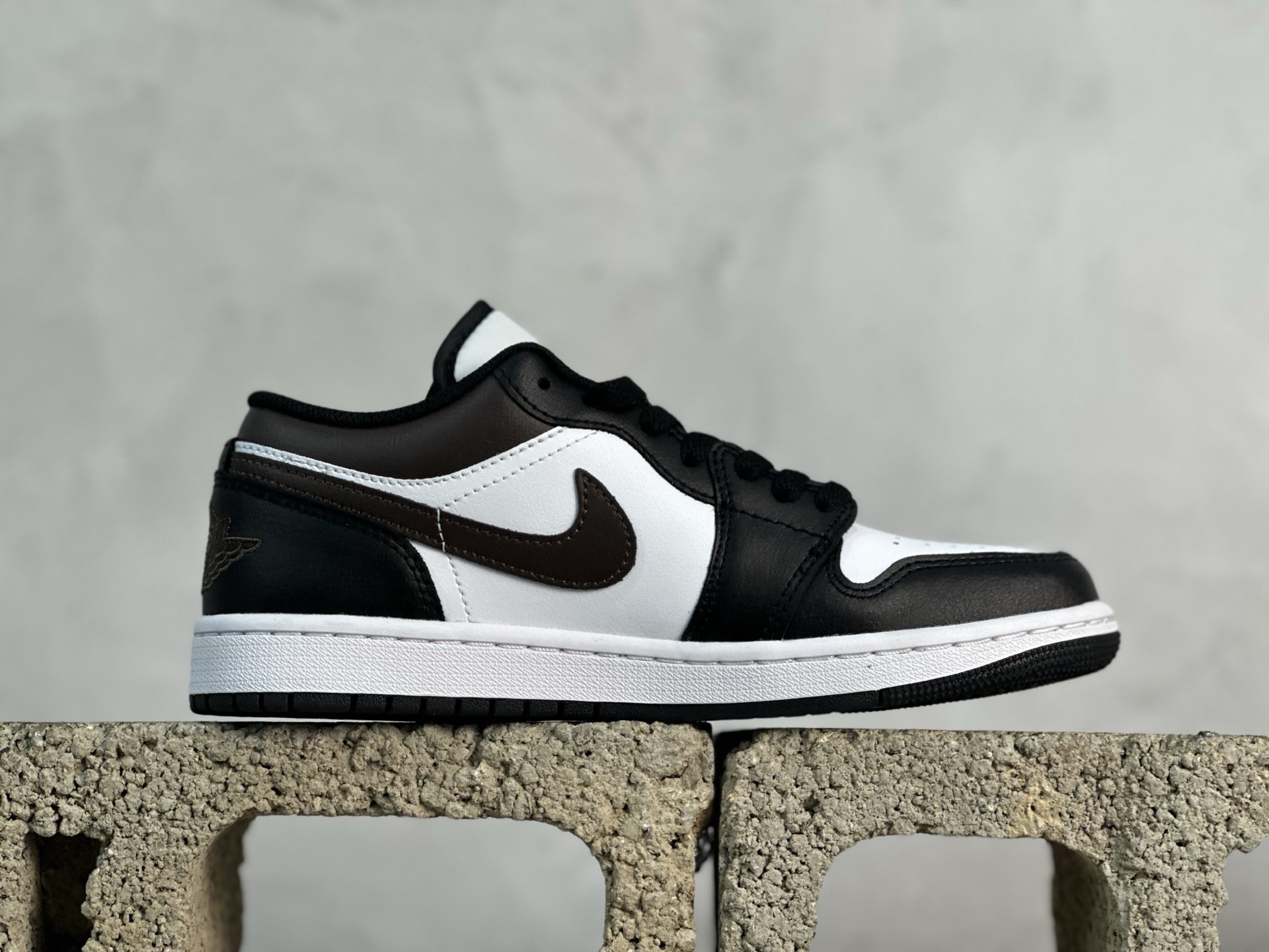 DT💰220 放店私 
Air Jordan 1 Low AJ1 乔1黑巧色 低帮文化休闲板鞋 IO3393-010
#市售最高品质 原鞋开发 大厂代工流水线打造 公司货既视感 细节随意对比
尺码：40 40.5 41 42 42.5 43 44 44.5 45 46