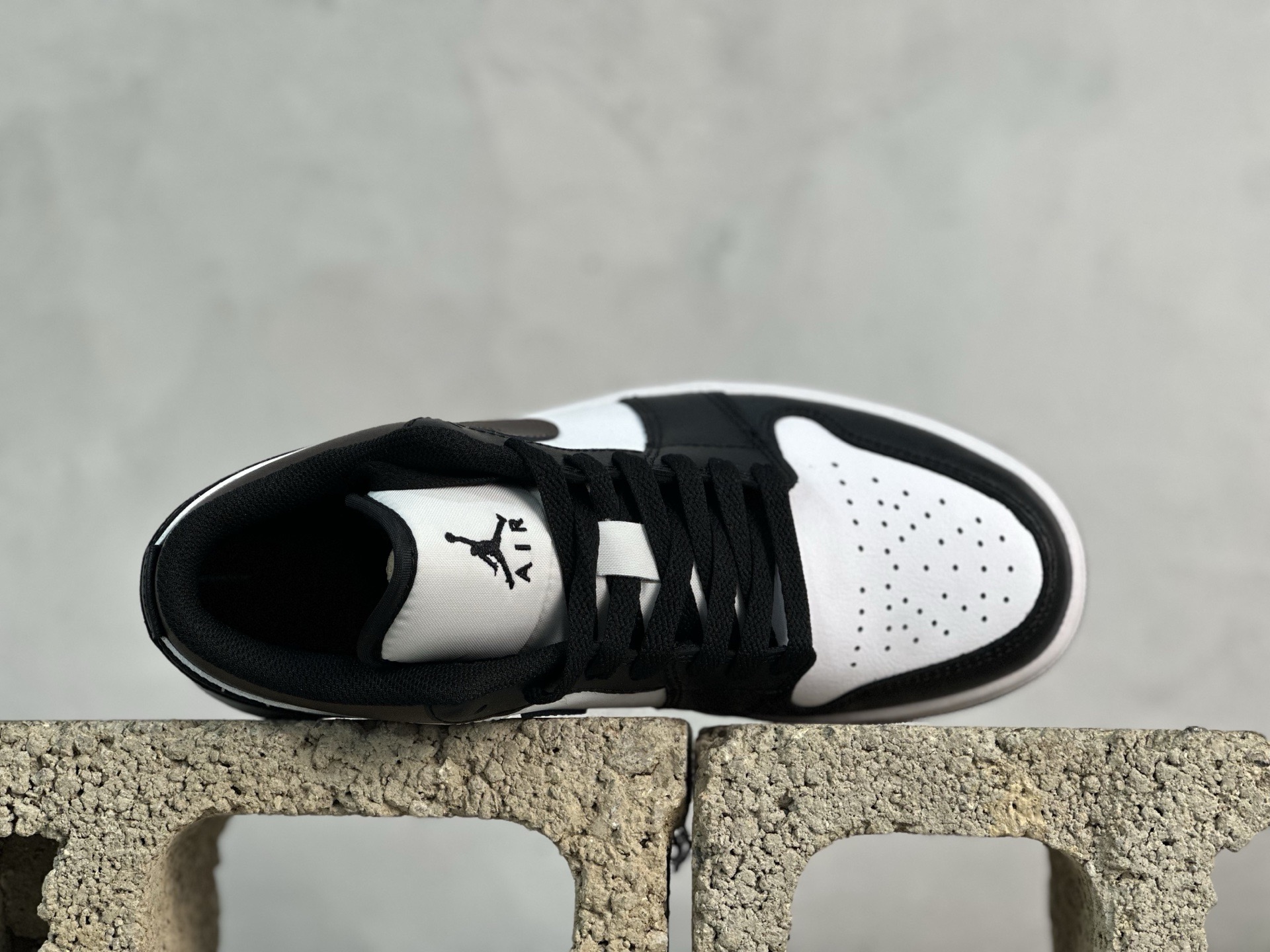 DT💰220 放店私 
Air Jordan 1 Low AJ1 乔1黑巧色 低帮文化休闲板鞋 IO3393-010
#市售最高品质 原鞋开发 大厂代工流水线打造 公司货既视感 细节随意对比
尺码：40 40.5 41 42 42.5 43 44 44.5 45 46