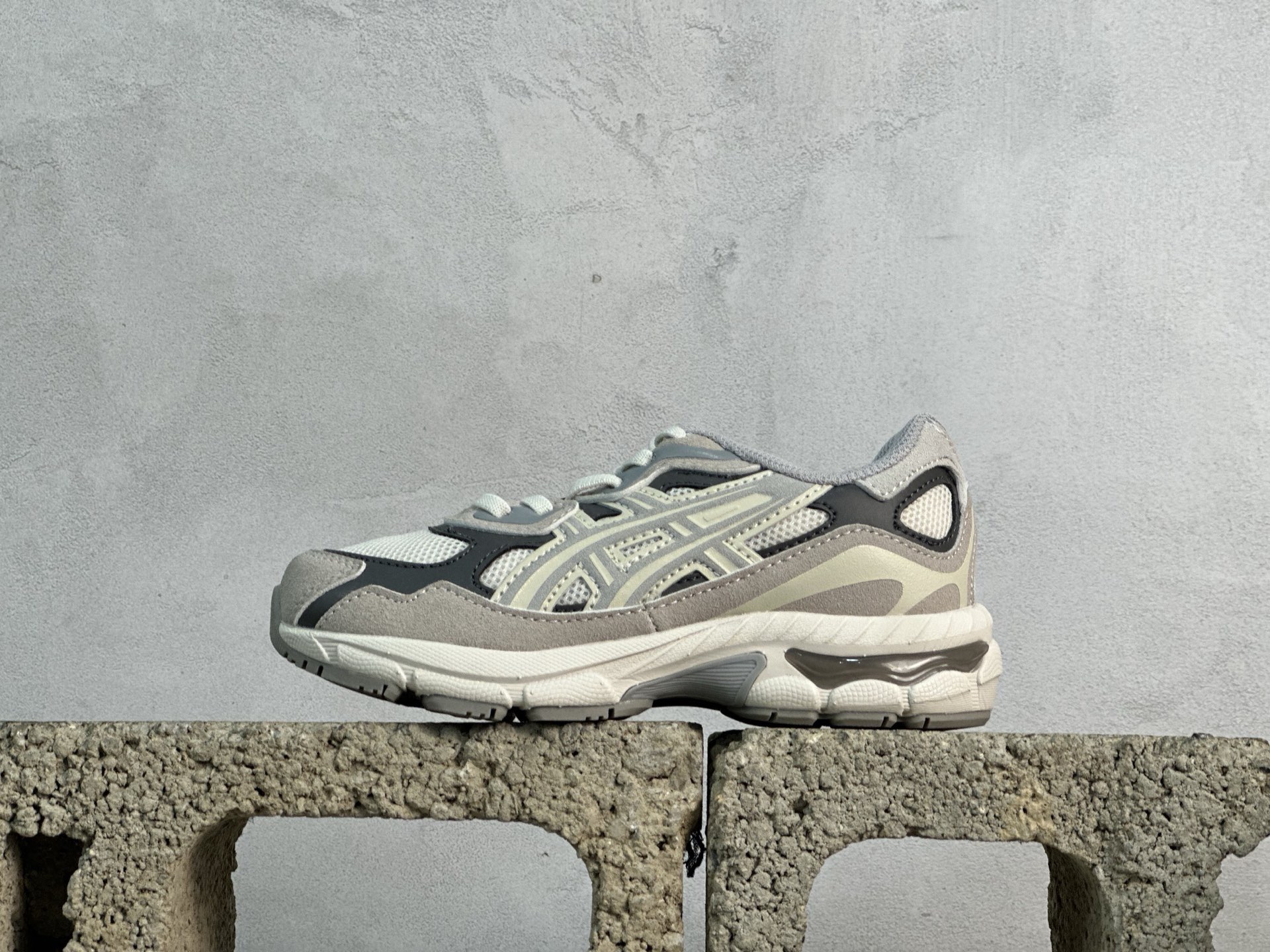 童鞋💰150 放店私
纯原平台特供 Asics Gel NYC
尺码:24 24.5 25 26 26.5 27 28 28.5 29 30 30.5 31 32 32.5 33 34 34.5 35 36 36.5 37
编码:28