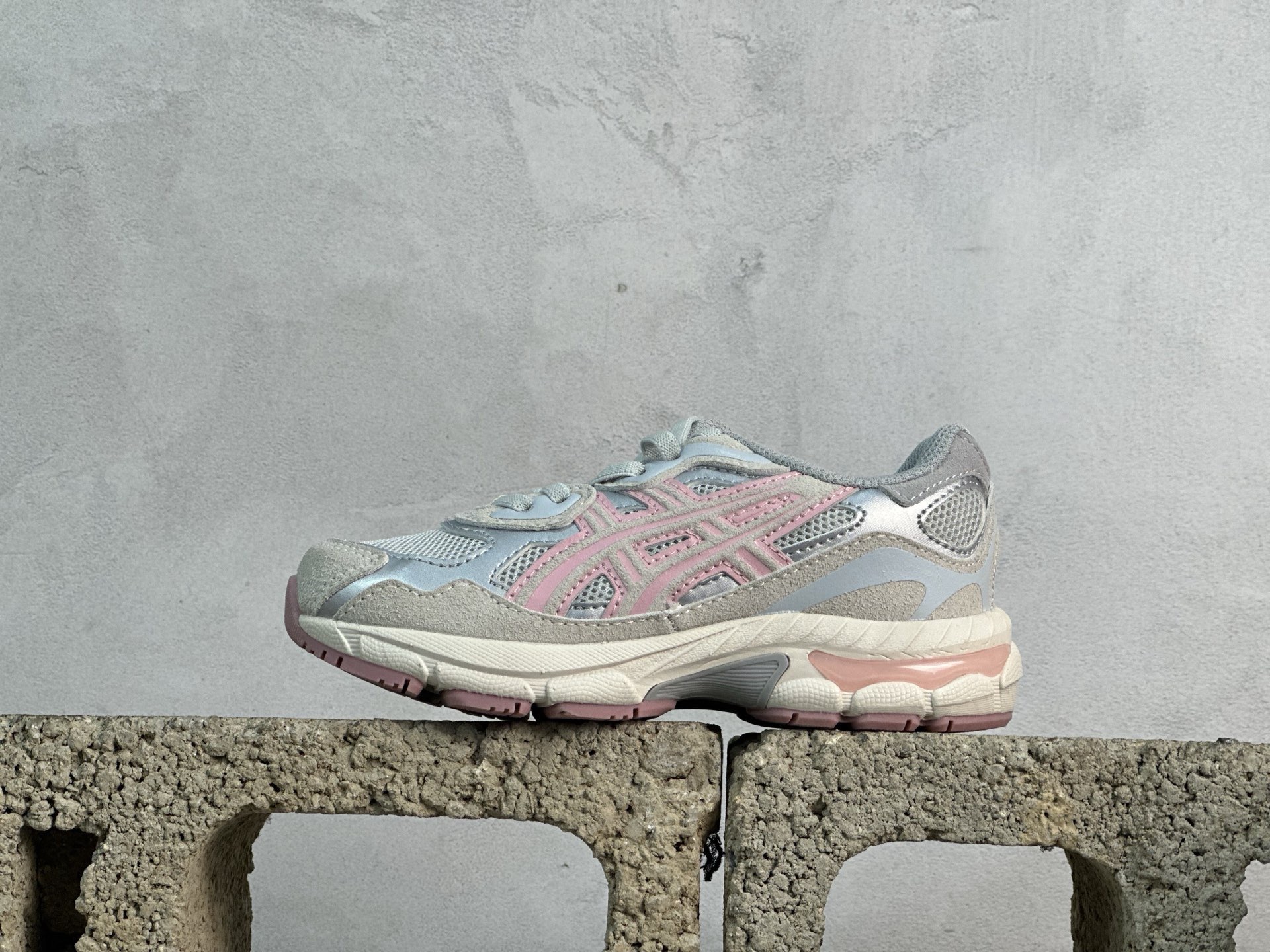 童鞋💰150 放店私
纯原平台特供 Asics Gel NYC
尺码:24 24.5 25 26 26.5 27 28 28.5 29 30 30.5 31 32 32.5 33 34 34.5 35 36 36.5 37
编码:28