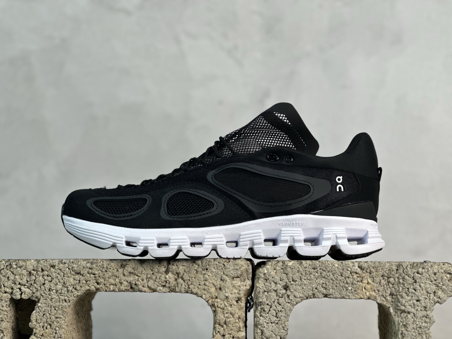 💰170 放店私
Cloudvista 4 全新综合体能训练运动鞋Cloud X 舒适乐趣跑,缓震、轻量 On昂跑 Cloudsurfer上演中底“变形计” ,打破传统格局缔造柔软脚感。
尺码:36-45