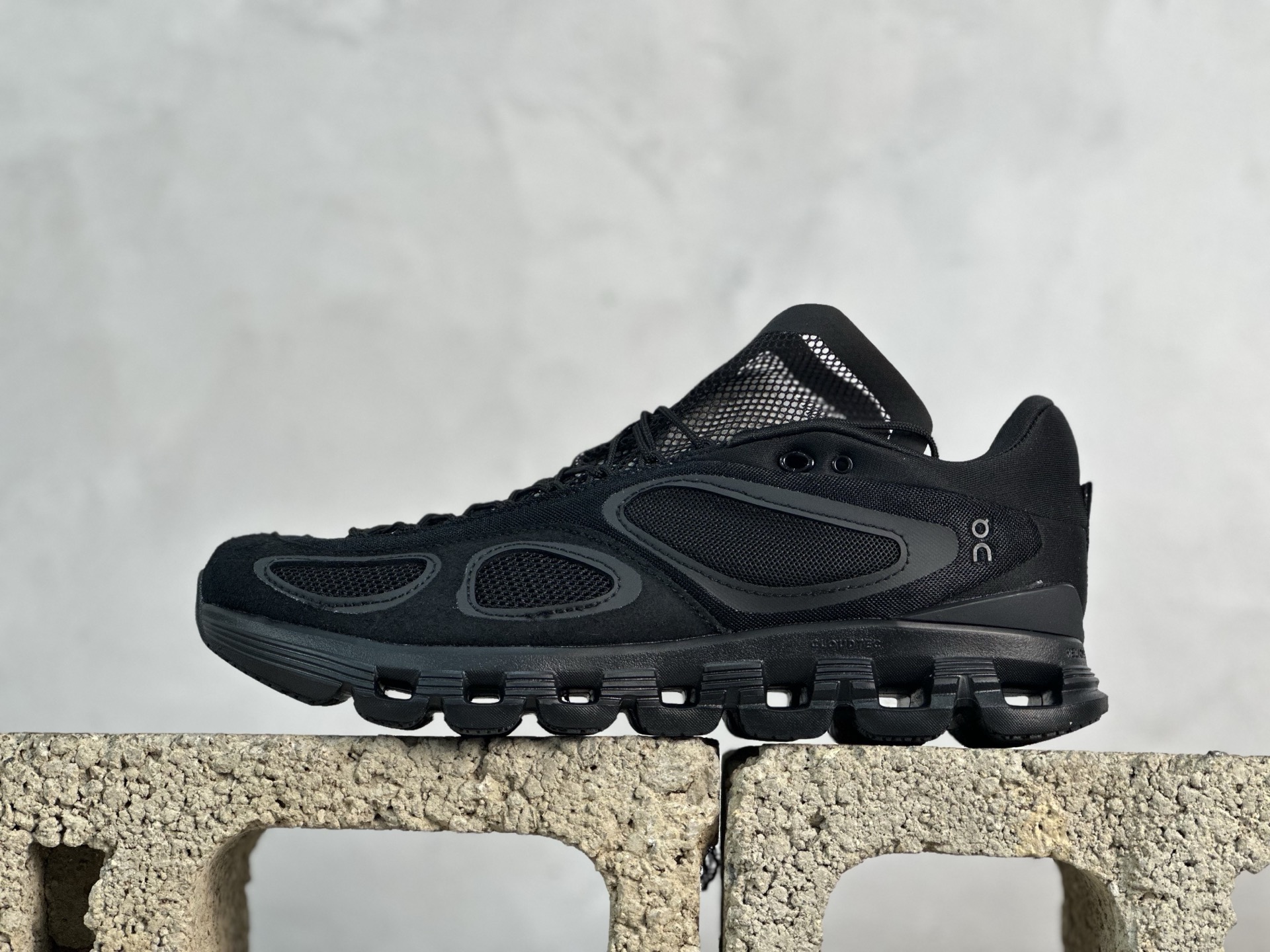 💰170 放店私
Cloudvista 4 全新综合体能训练运动鞋Cloud X 舒适乐趣跑,缓震、轻量 On昂跑 Cloudsurfer上演中底“变形计” ,打破传统格局缔造柔软脚感。
尺码:36-45