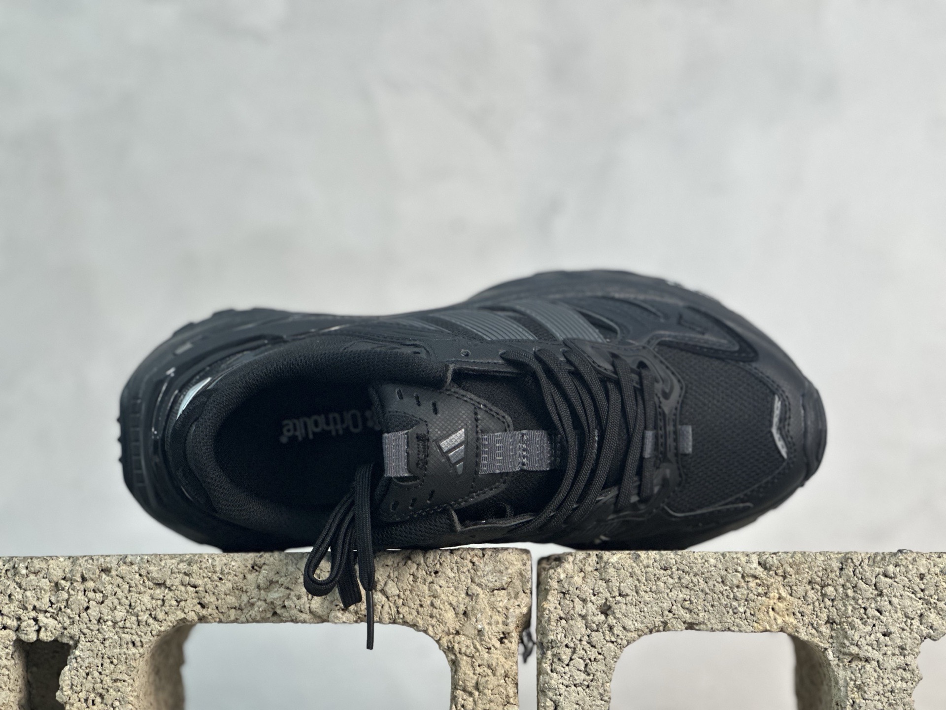 XS💰180 放店私 
Adidas XLG Storm Edge KK1001 阿迪复古透气休闲运动鞋
尺码：35 36 36.5 37 38 38.5 39 40 40.5 41 42 42.5 43 44 44.5 45