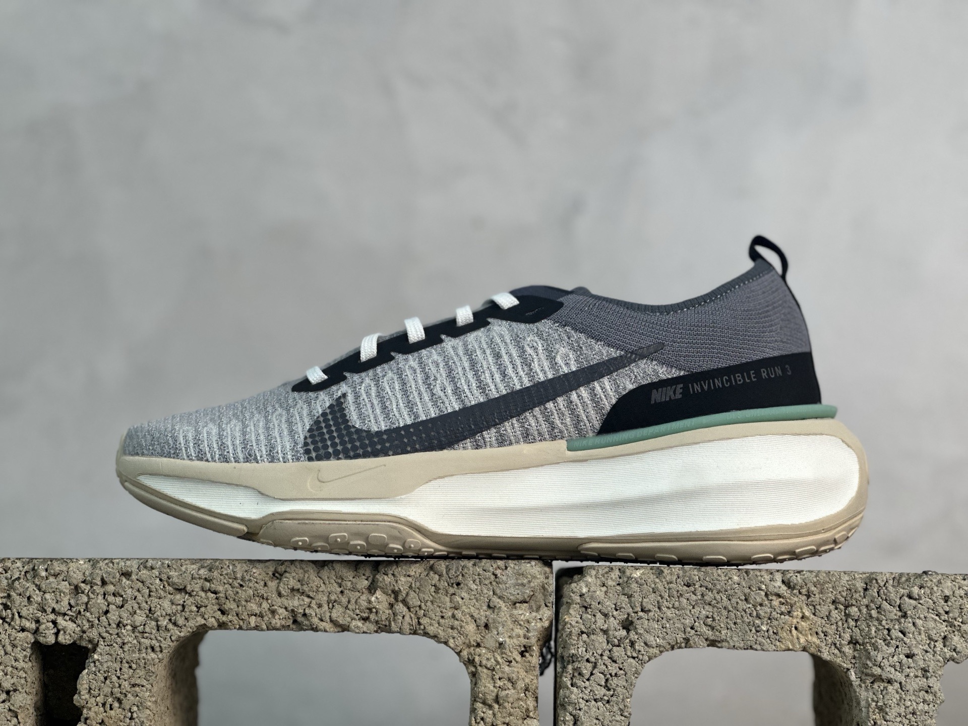 特价💰80 双十二福利预热！
DT耐克FK3特价！
尺码36-45，DT大厂出品，品质绝对是杠杠的！细节 版型 做工 材质都是无可挑剔产品！助力双十二，白菜价大甩卖！