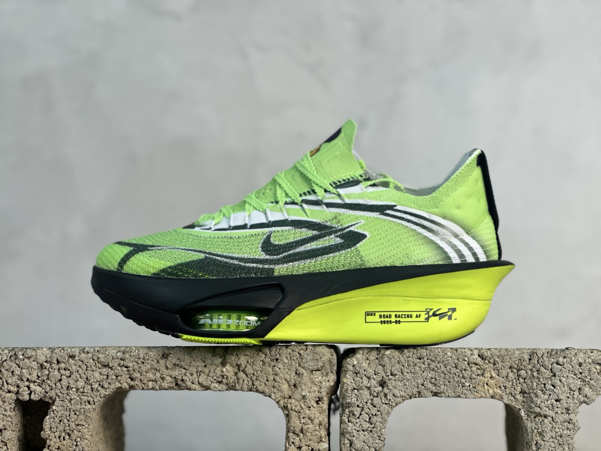 💰200 放店私
Nike Zoom VaporFly Next% 3 "Prototype" 全新超级马拉松跑鞋 
货号：IM8066-999
尺码：36 36.5 37.5 38 38.5 39 40 40.5 41 42 42.5 43 44 44.5 45