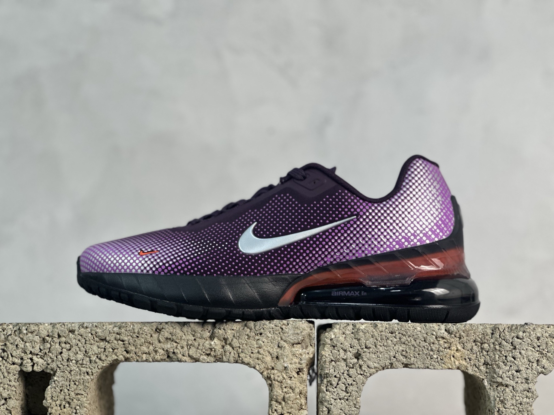 💰180 放店私
Nike Air Max Phoenix 复古子弹气垫运动跑步鞋 
货号：FZ5307-500
尺码：36 36.5 37.5 38 38.5 39 40 40.5 41 42 42.5 43 44 44.5 45