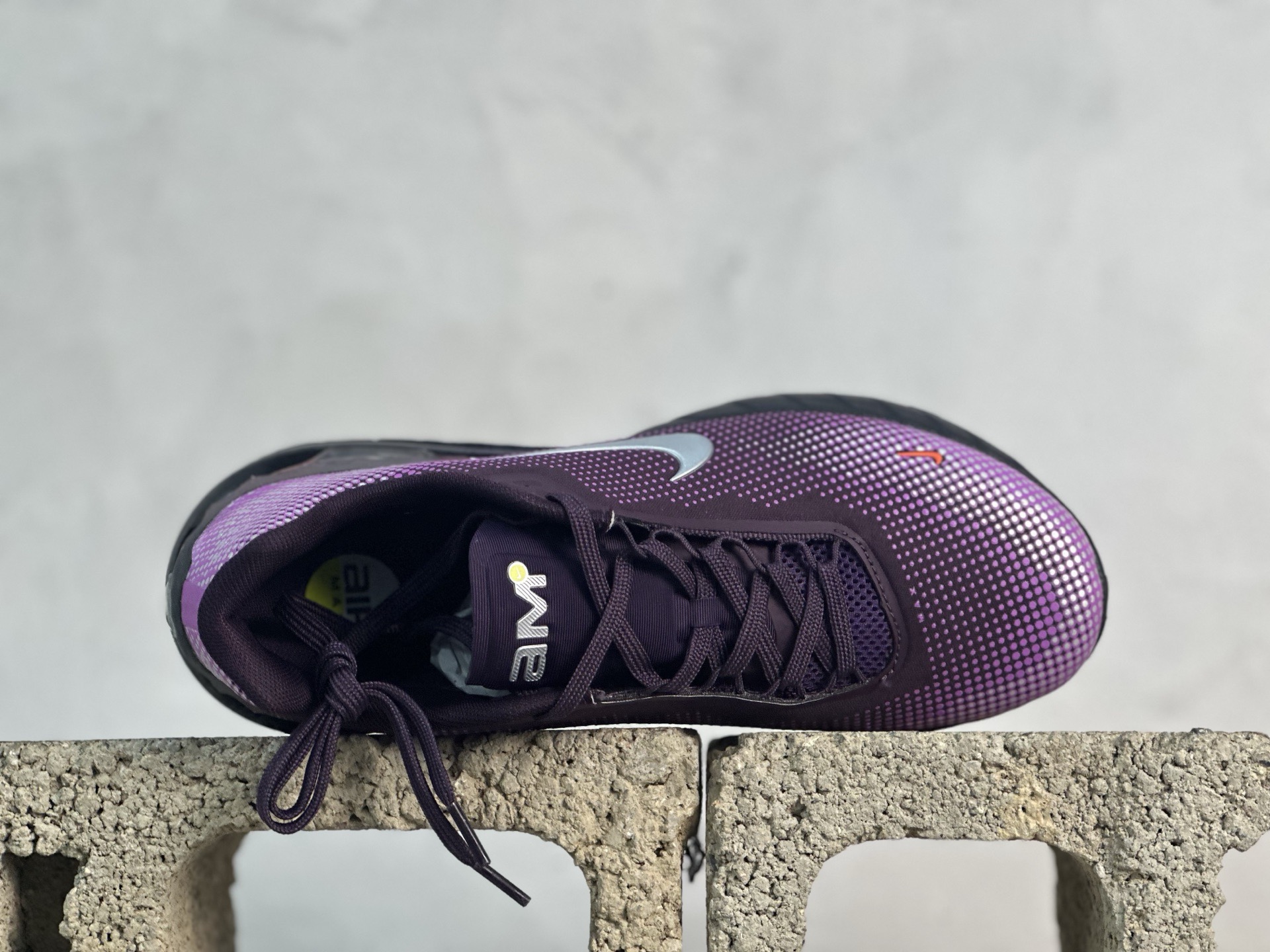 💰180 放店私
Nike Air Max Phoenix 复古子弹气垫运动跑步鞋 
货号：FZ5307-500
尺码：36 36.5 37.5 38 38.5 39 40 40.5 41 42 42.5 43 44 44.5 45