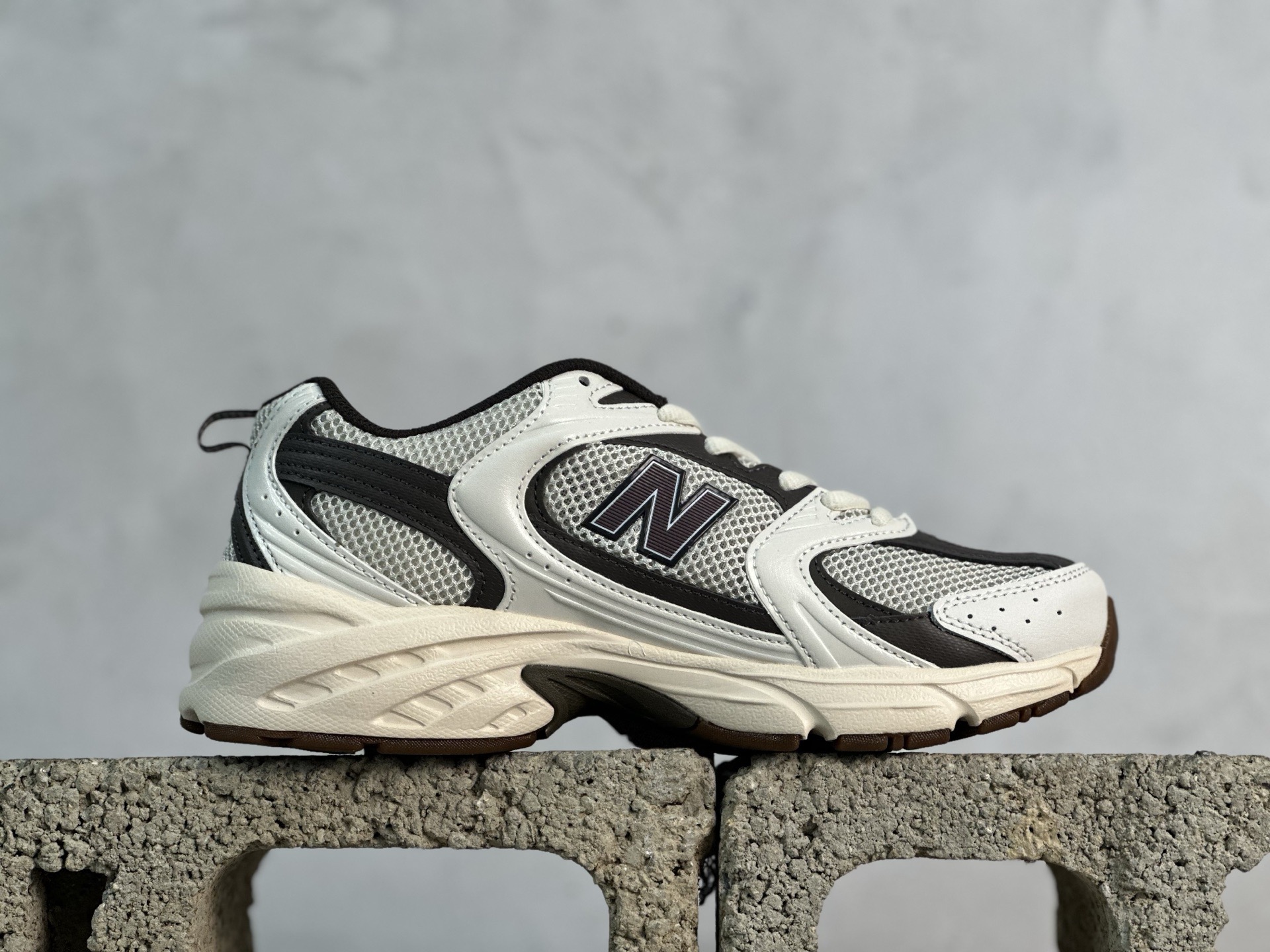 VP💰130 放店私 
性价比之最 只为冲量 持续补货！！！New Balance NB 530 U530ASM 白卡其 Size：36 37 37.5 38 38.5 39.5 40 40.5 41.5 42 42.5 43 44 44.5 45