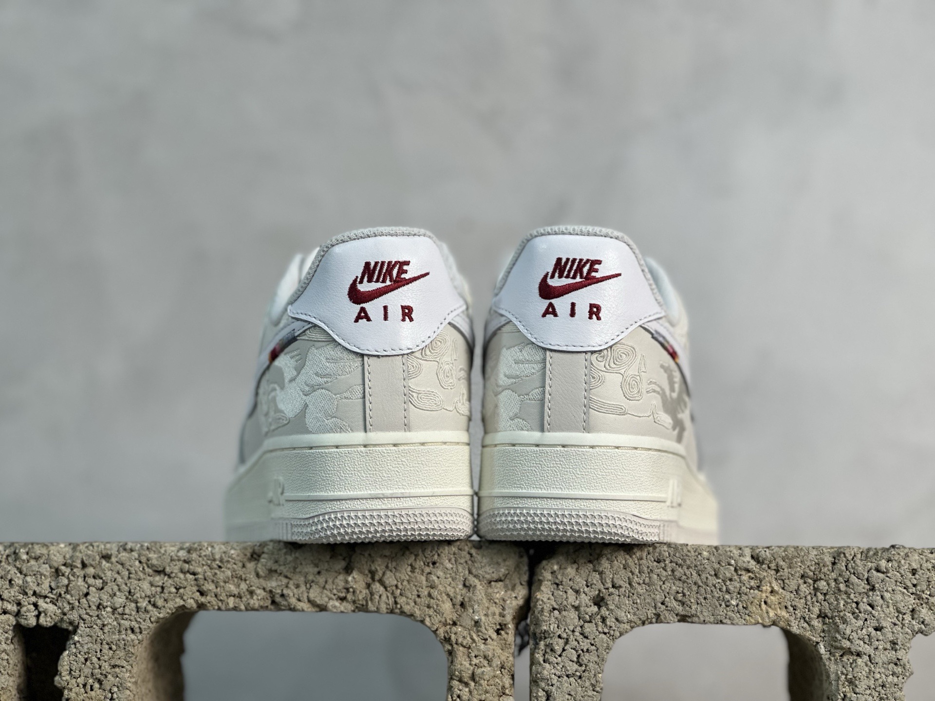 Mok💰260 放店私 
NK Air Force 1 " 马年限定 " 空军一号休闲板鞋 IQ1119-011 尺码：36 36.5 37.5 38 38.5 39 40 40.5 41 42 42.5 43 44 45