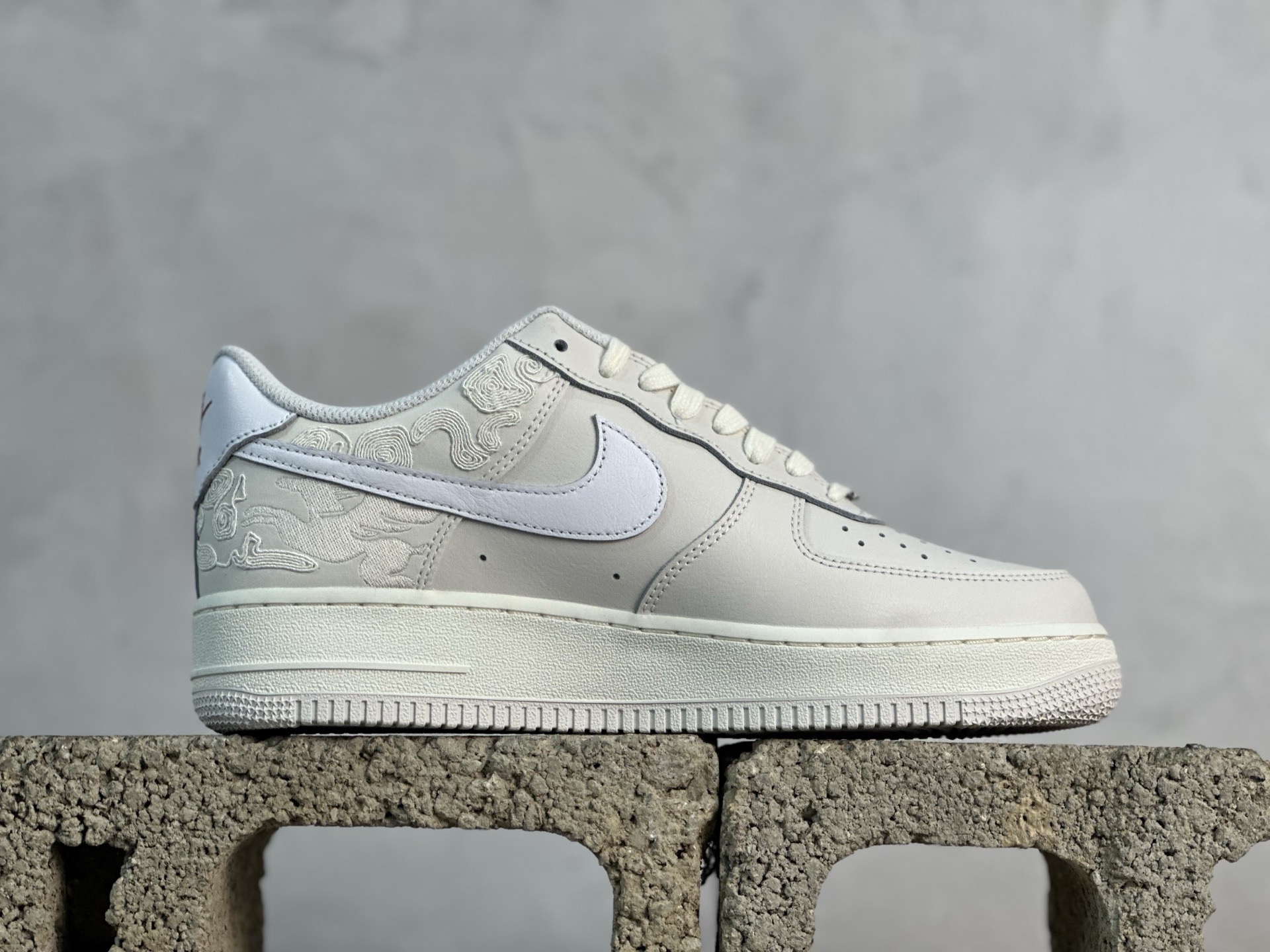 Mok💰260 放店私 
NK Air Force 1 " 马年限定 " 空军一号休闲板鞋 IQ1119-011 尺码：36 36.5 37.5 38 38.5 39 40 40.5 41 42 42.5 43 44 45