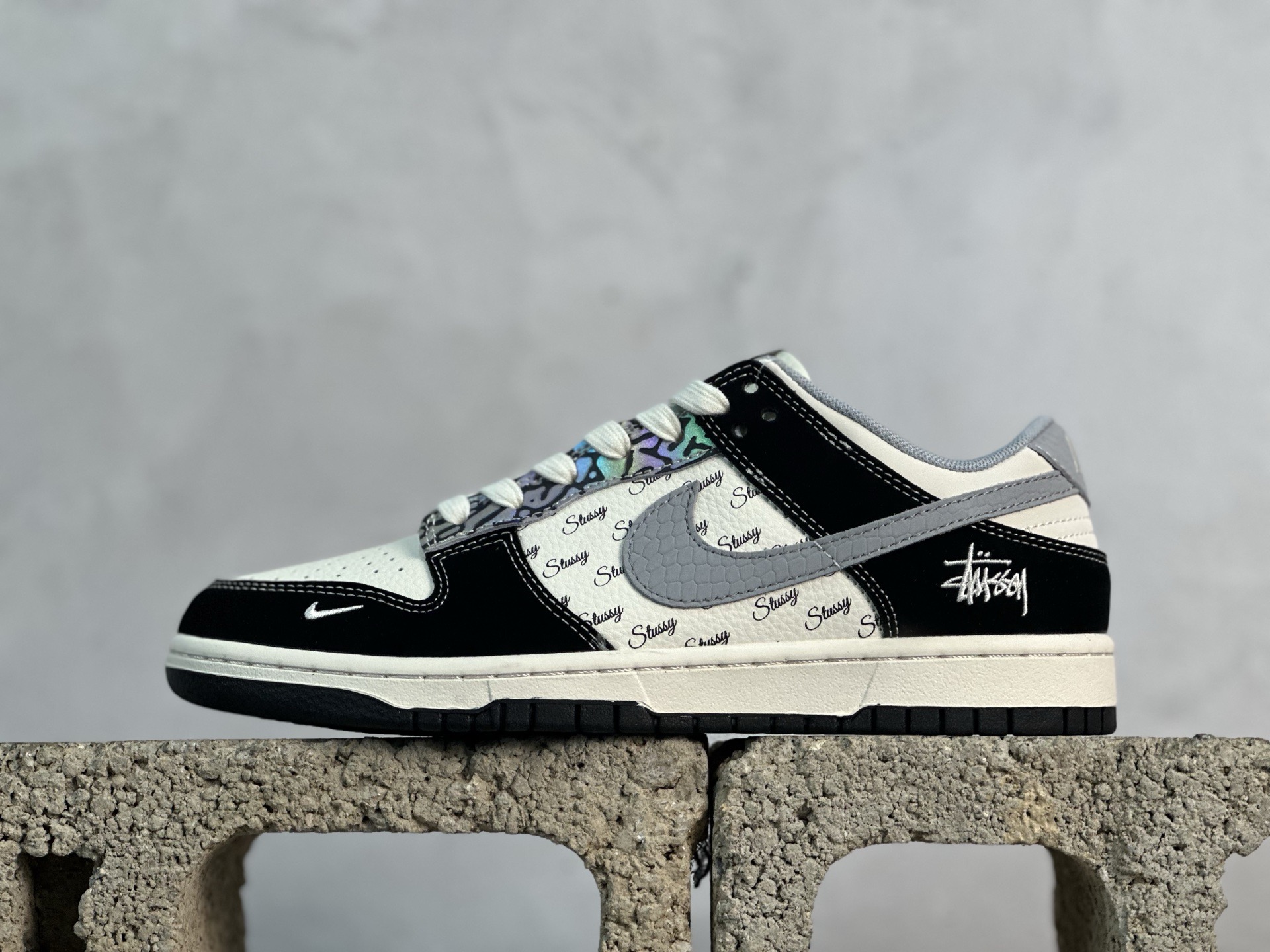 💰270 放店私 Nike SB Dunk Low 斯图西联名 高端定制 低帮休闲板鞋 XS6089-635
#定制鞋盒 大厂纯原品质出货 超高清洁度 皮料切割干净无任何毛边 细节完美 
尺码：36 36.5 37.5 38 38.5 39 40 40.5 41 42 42.5 43 44 44.5 45