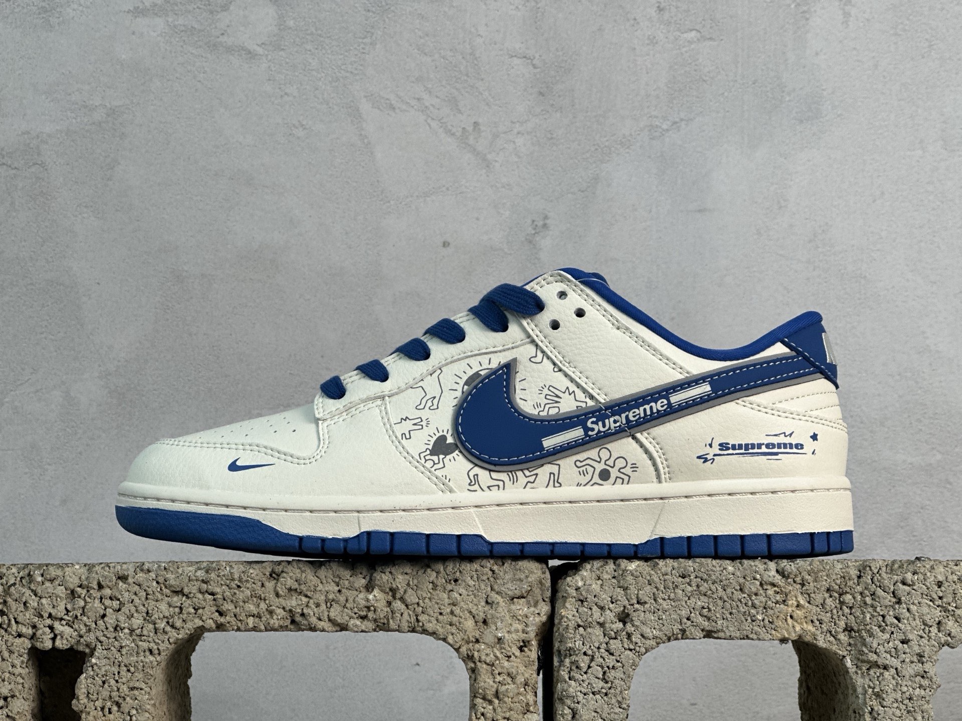 放店私 Nike SB Dunk Low“斯图西联名——泼墨米白” 周年高端定制 低帮休闲板鞋 定制鞋盒 大厂纯原品质出货 超高清洁度 皮料切割干净无任何毛边 细节完美 货号:XS6089-632