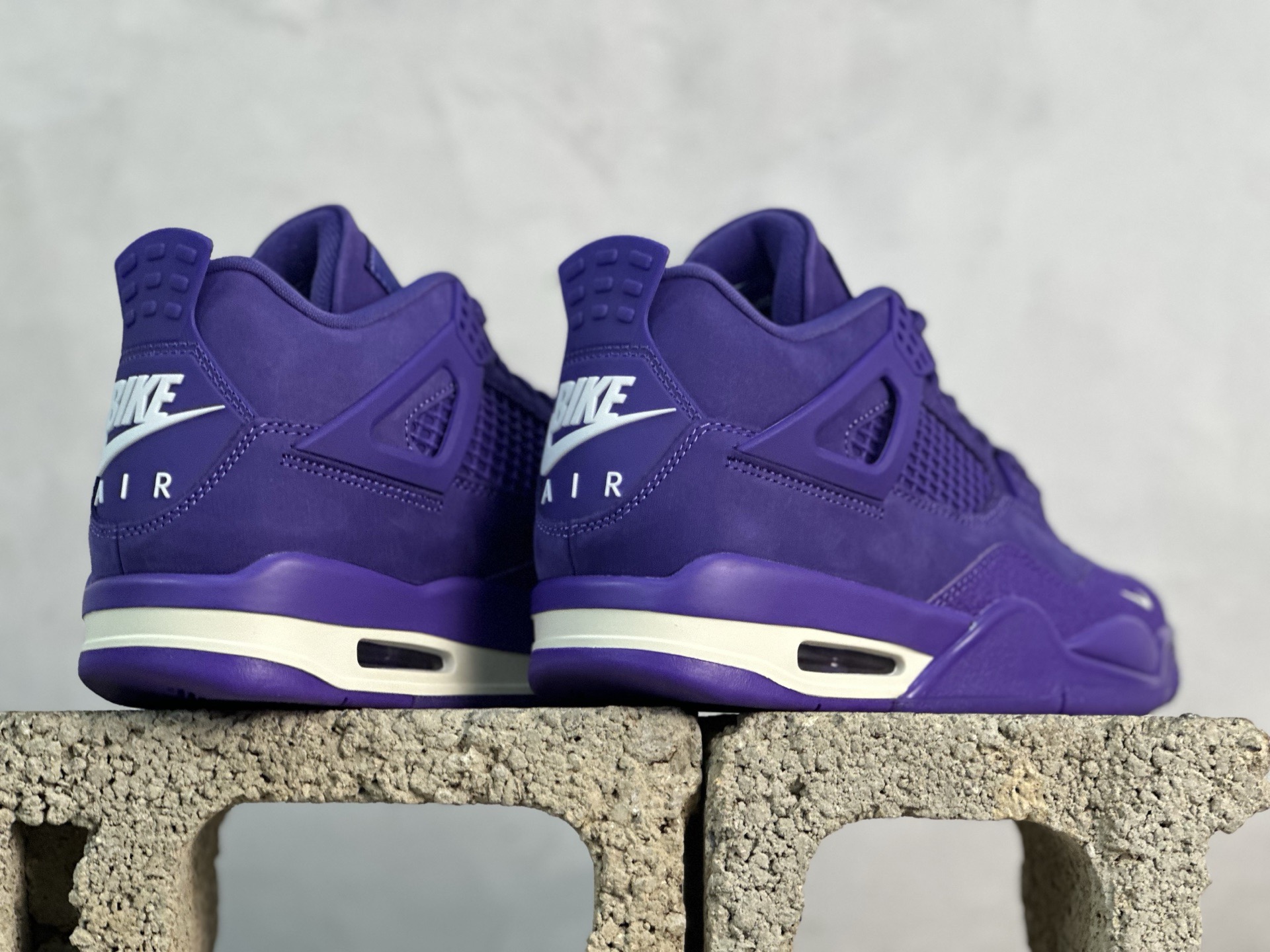 GX💰450 放店私 Nigel Sylvester x Air Jordan 4 Retro "Blue" AJ4 乔4 联名蓝砖 HF4340-400
#大厂出品 原楦原纸板 客供原厂材料开发 极致一眼正品既视感 细节如图所示
尺码：40 40.5 41 42 42.5 43 44 44.5 45 45.5 46 47.5 48.5