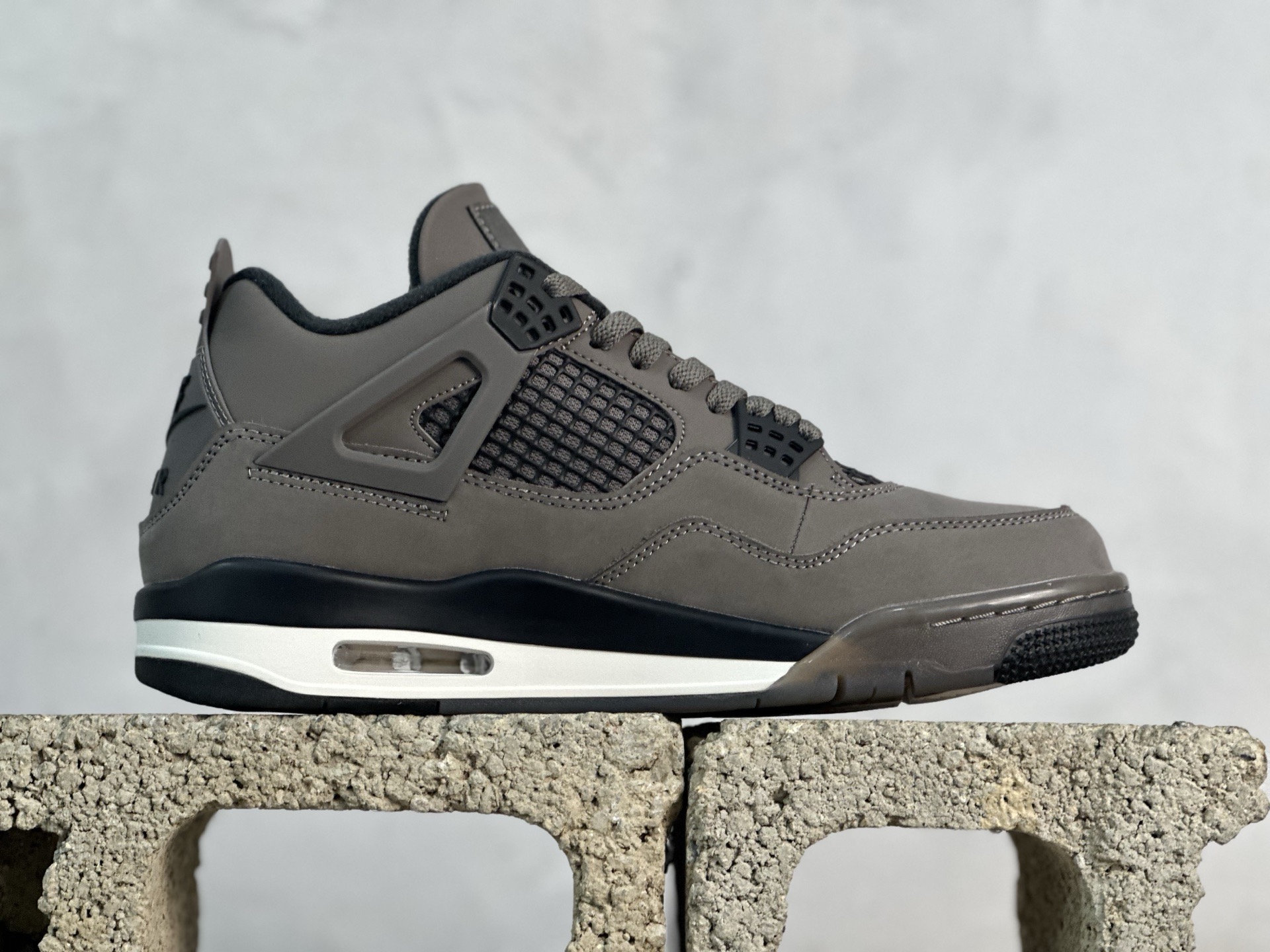 💰210 放店私
OFF-WHITE x Jordan Air Jordan 4  RETRO 棕色

货号：FV5029-200
尺码：36 36.5 37.5 38 38.5 39 40 40.5 41 42 42.5 43 44 44.5 45 46 46.5 47.5