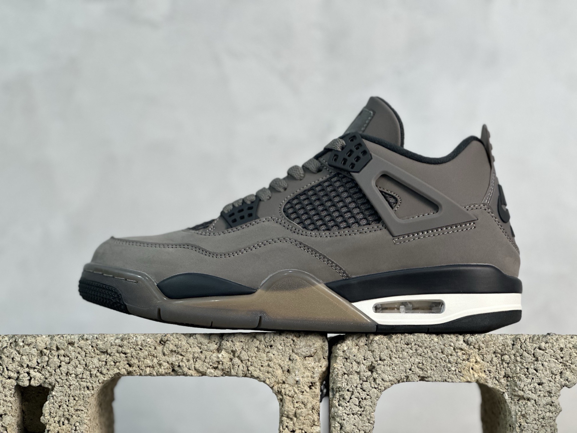 💰210 放店私
OFF-WHITE x Jordan Air Jordan 4  RETRO 棕色

货号：FV5029-200
尺码：36 36.5 37.5 38 38.5 39 40 40.5 41 42 42.5 43 44 44.5 45 46 46.5 47.5
