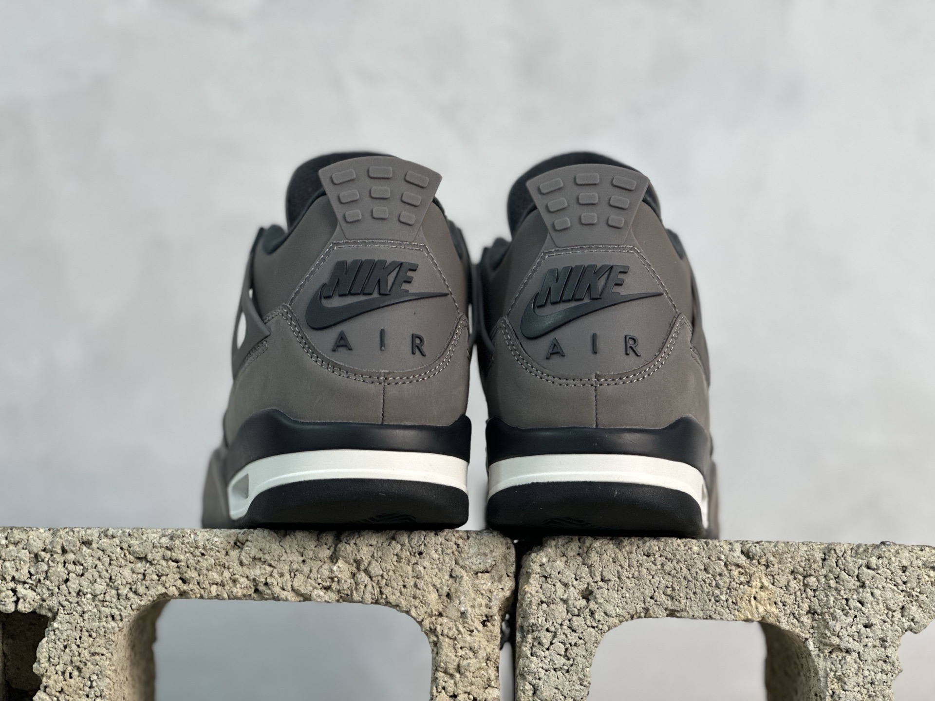 💰210 放店私
OFF-WHITE x Jordan Air Jordan 4  RETRO 棕色

货号：FV5029-200
尺码：36 36.5 37.5 38 38.5 39 40 40.5 41 42 42.5 43 44 44.5 45 46 46.5 47.5