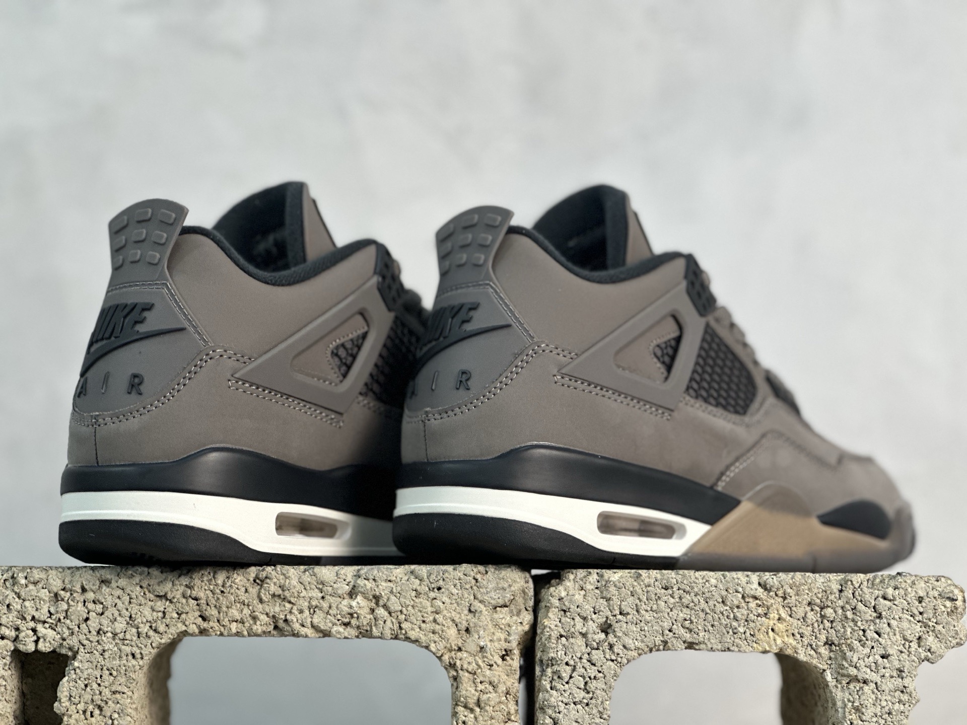 💰210 放店私
OFF-WHITE x Jordan Air Jordan 4  RETRO 棕色

货号：FV5029-200
尺码：36 36.5 37.5 38 38.5 39 40 40.5 41 42 42.5 43 44 44.5 45 46 46.5 47.5