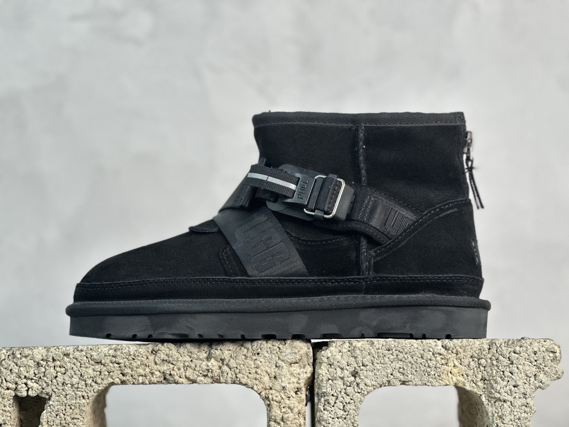 Top💰260 放店私
UGG 高筒卡扣 黑色
货号:1135013-BLK
尺码: 40 41 42 43 44 45