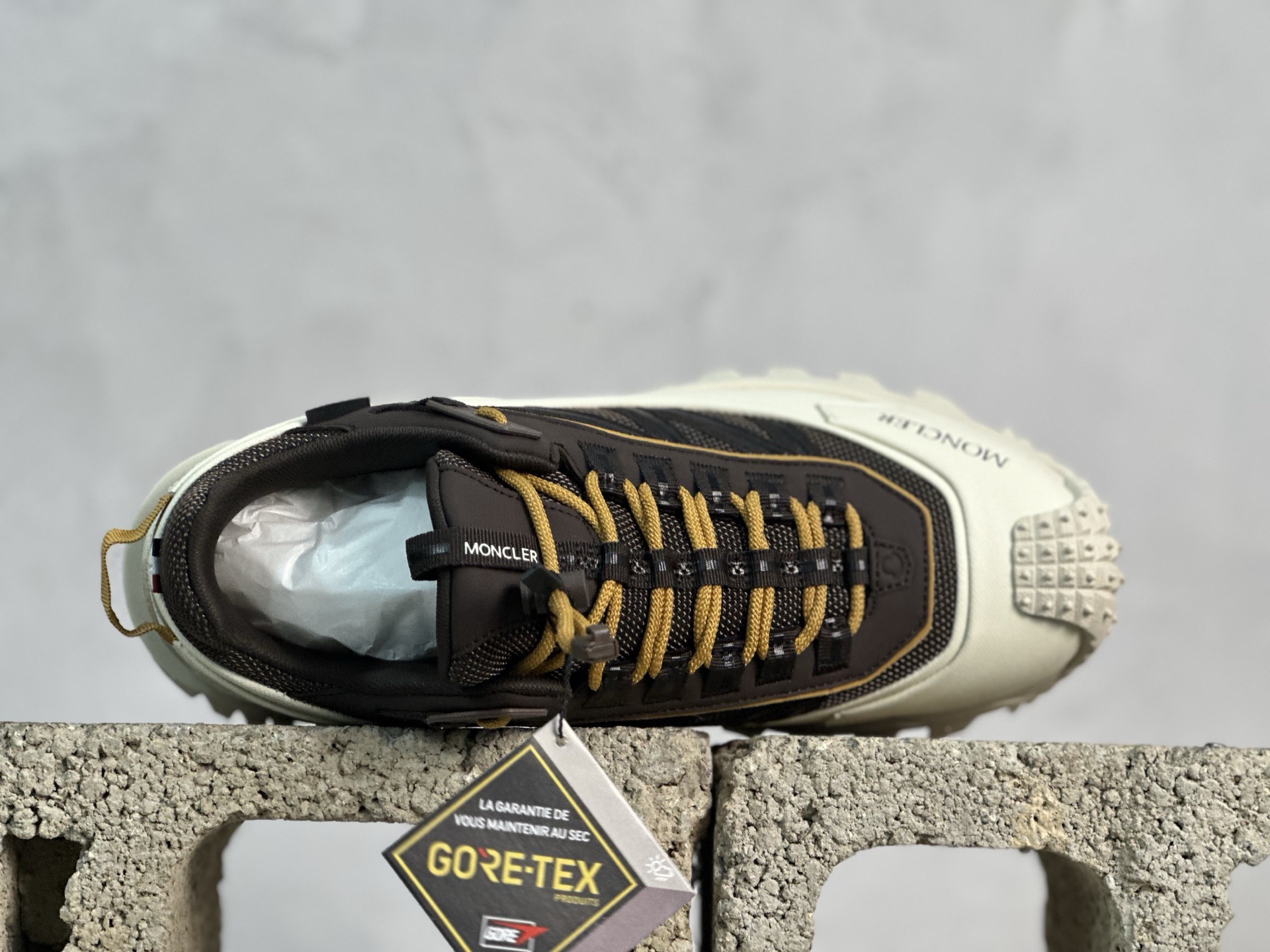 💰420 放店私
OK Moncler 盟可睐/蒙口 Trailgrip GTX 抗撕裂材质山地户外鞋
#鞋身采用Cordura防撕裂尼龙/Gore-Tex防水材质 中底内置全掌碳板 支撑性能拉满 侧边3M反光带
#大底采用RB MD 碳板 TPU 五层分离组合 鞋底搭载Vibram外底提供超强的抓地力和防滑性能 原装大盒包装 内赠Moncler徽章防层袋一副
尺码:36 36.5 37.5 38 38.5 39 40 40.5 41 42 42.5 43 44 44.5 45 46