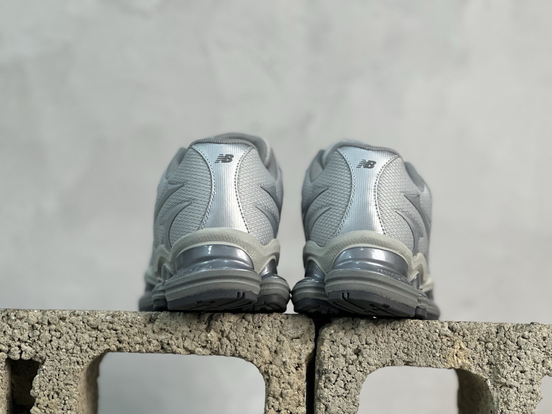 C版 放店私 大厂出品 New Balance NB 2000 灰色 货号: U20005UW