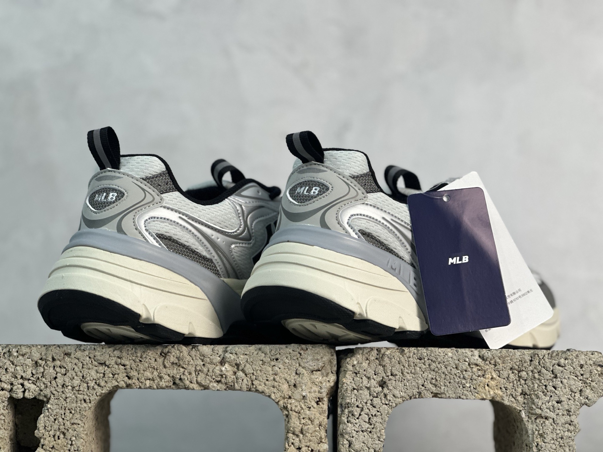 💰190 放店私
MLB Chunky Curve Runner Speed NB 纽约洋基队 厚底休闲跑鞋 
货号：3ARNC055N
尺码：35 36 36.5 37.5 38 38.5 39 40 40.5 41 42 42.5 43 44  45