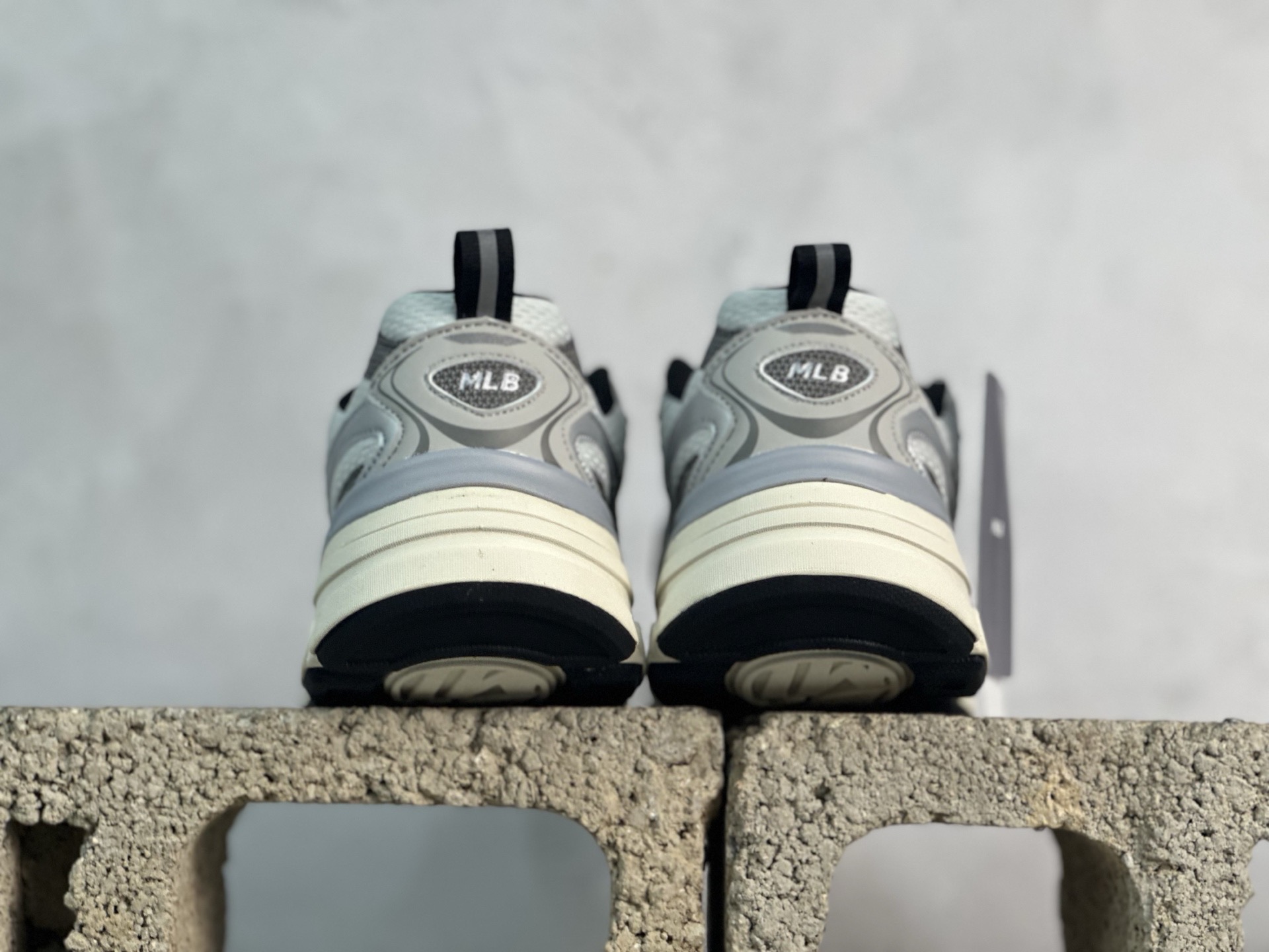 💰190 放店私
MLB Chunky Curve Runner Speed NB 纽约洋基队 厚底休闲跑鞋 
货号：3ARNC055N
尺码：35 36 36.5 37.5 38 38.5 39 40 40.5 41 42 42.5 43 44  45