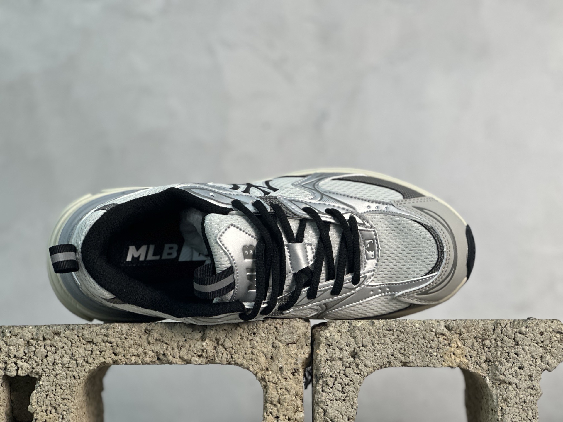 💰190 放店私
MLB Chunky Curve Runner Speed NB 纽约洋基队 厚底休闲跑鞋 
货号：3ARNC055N
尺码：35 36 36.5 37.5 38 38.5 39 40 40.5 41 42 42.5 43 44  45