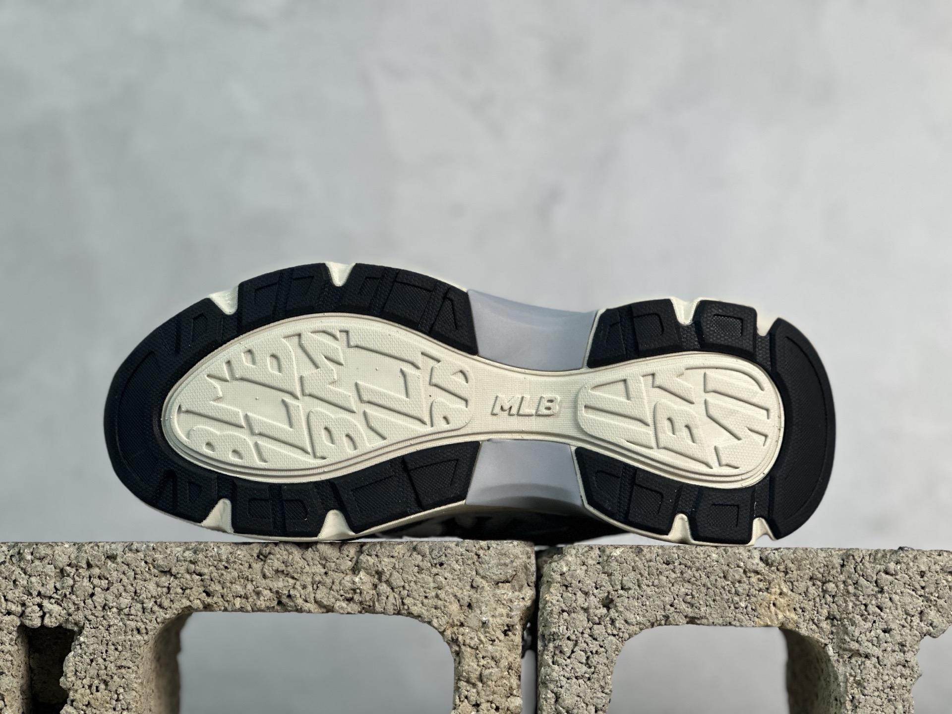 💰190 放店私
MLB Chunky Curve Runner Speed NB 纽约洋基队 厚底休闲跑鞋 
货号：3ARNC055N
尺码：35 36 36.5 37.5 38 38.5 39 40 40.5 41 42 42.5 43 44  45