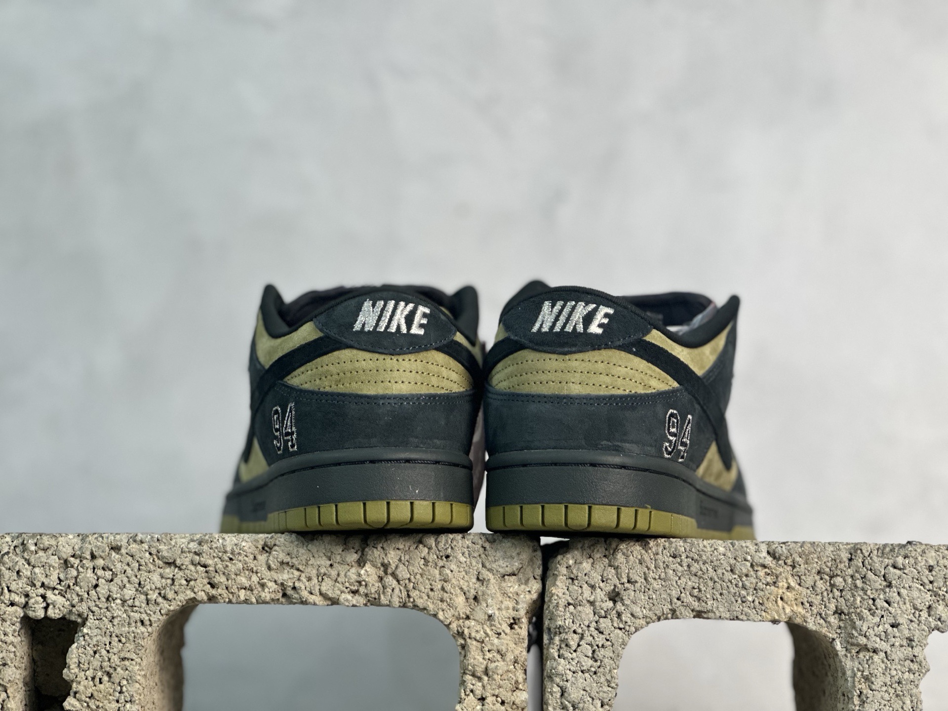 PL💰200 放店私
免检版 配色齐全 Nike  x Supreme Dunk SB Dunk Low 黄黑

货号：HQ8487-300
尺码：36 36.5 37.5 38 38.5 39 40 40.5 41 42 42.5 43 44 44.5 45 46